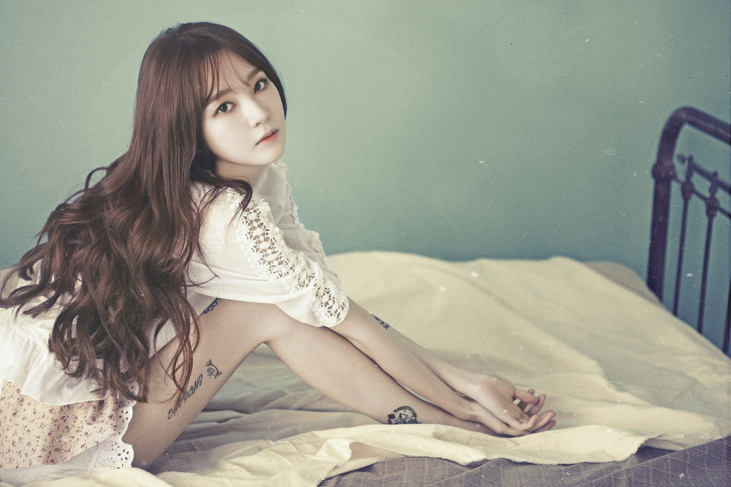 one person, K-pop, clothing, indoors, Davichi, Korean, leisure activity, long hair, looking at viewer, beautiful woman, sitting, hair, women, young women, HD Wallpaper