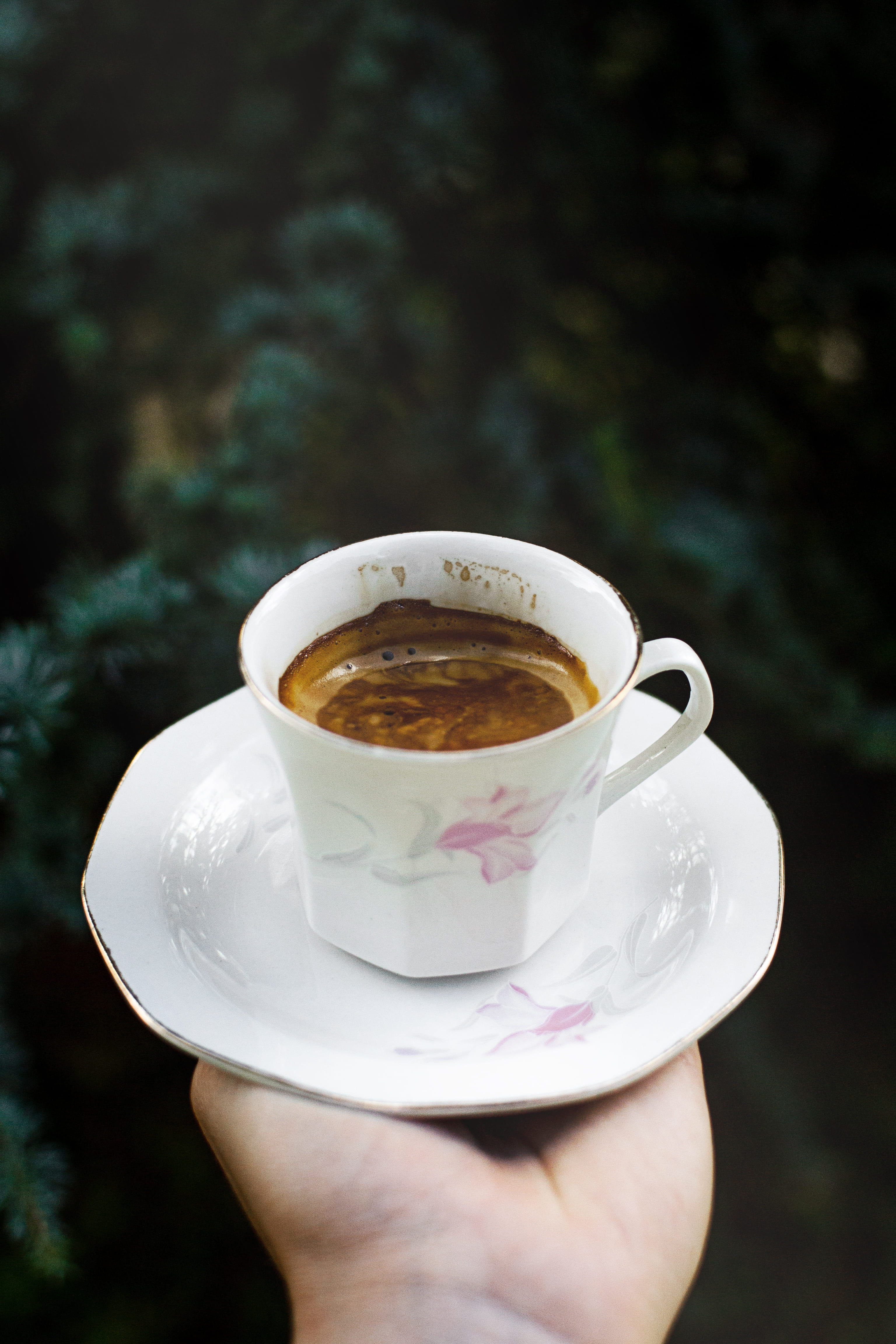 espresso, refreshment, oldcup, nature, personal perspective, jewelry, tea cup, cup, pottery, food, dessert, teacup, beverage, lifestyles, 4K, person, creme, Phone HD Wallpaper