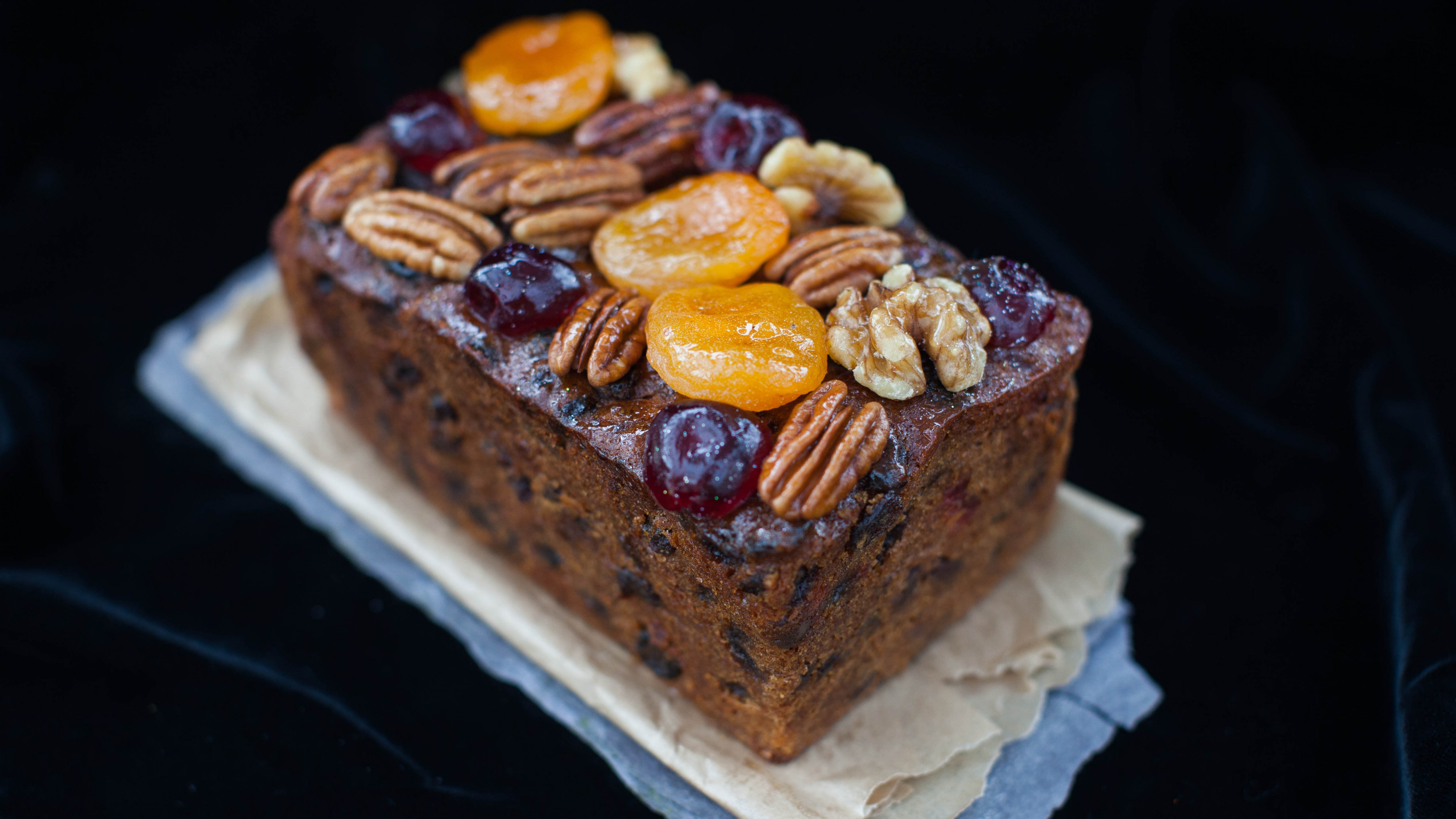 nuts, caramelized fruit, cake, 5K, Christmas Cakes, raisin, slice, holiday cookies, Loaf cakes, dried apricots, walnuts, HD Wallpaper