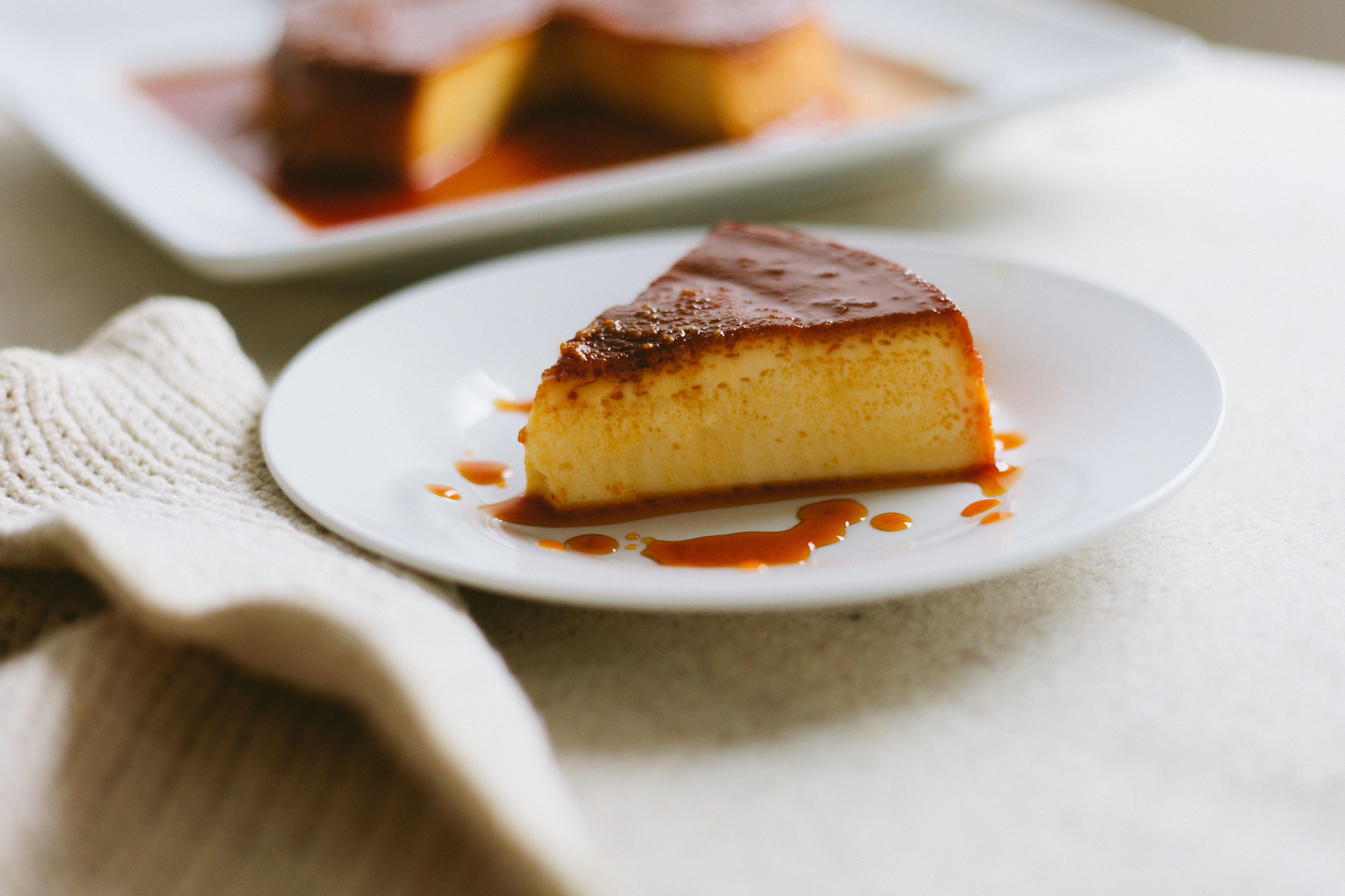 4K, ready-to-eat, sweet, snack, food, creme, slice, close-up, breakfast, selective focus, sweet food, studio shot, indoors, dessert, table, indulgence, HD Wallpaper