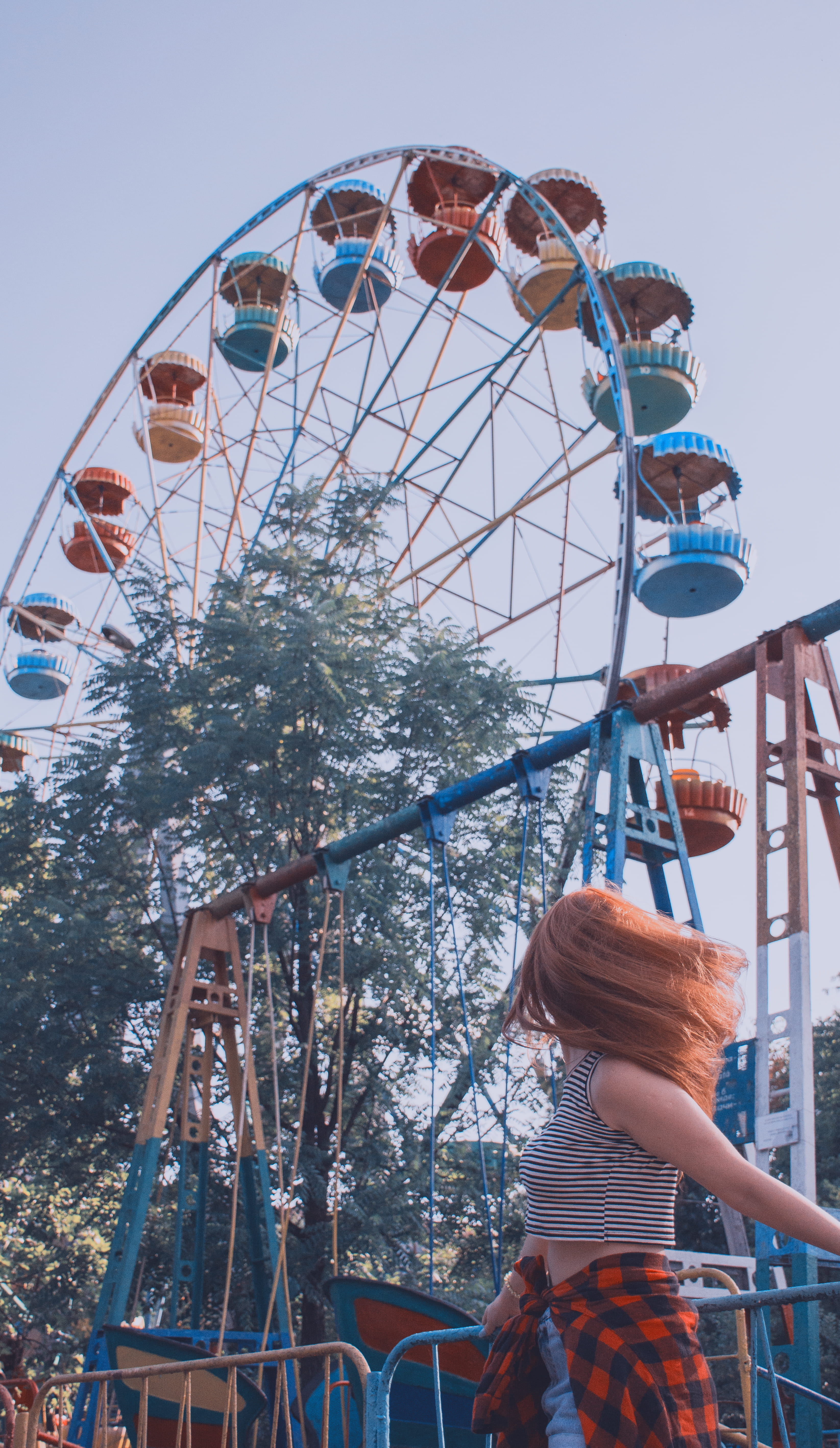 sky, ferris wheel, spontaneous, girls, childhood, women, day, enjoyment, people, real people, clear sky, child, fairground, outdoors, life, nature, colors, Phone HD Wallpaper