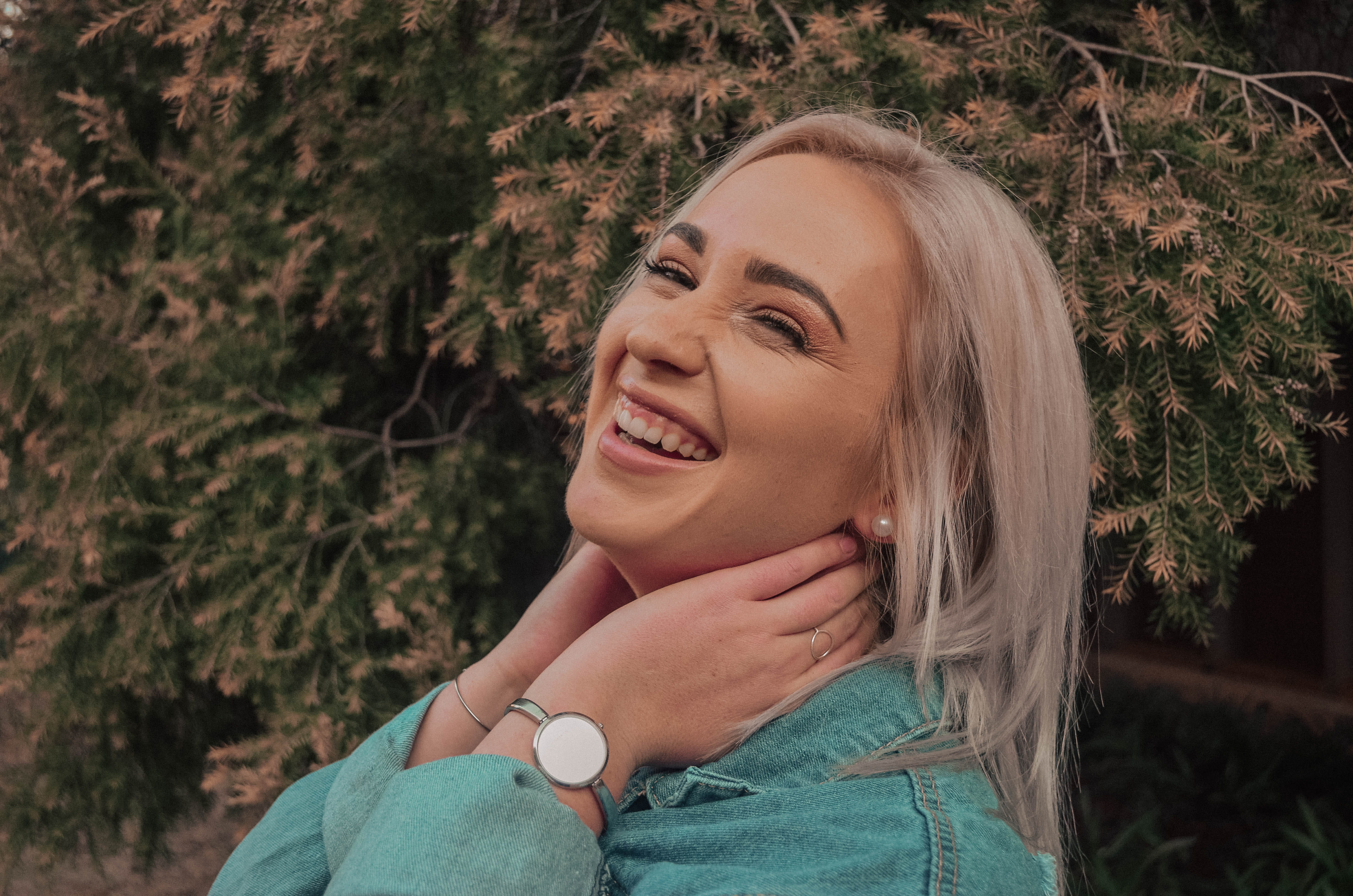 adult, enjoy, tree, plant, potchefstroom, spontaneous, headshot, south africa, hairstyle, laughter, leisure activity, young women, hair, focus on foreground, HD Wallpaper