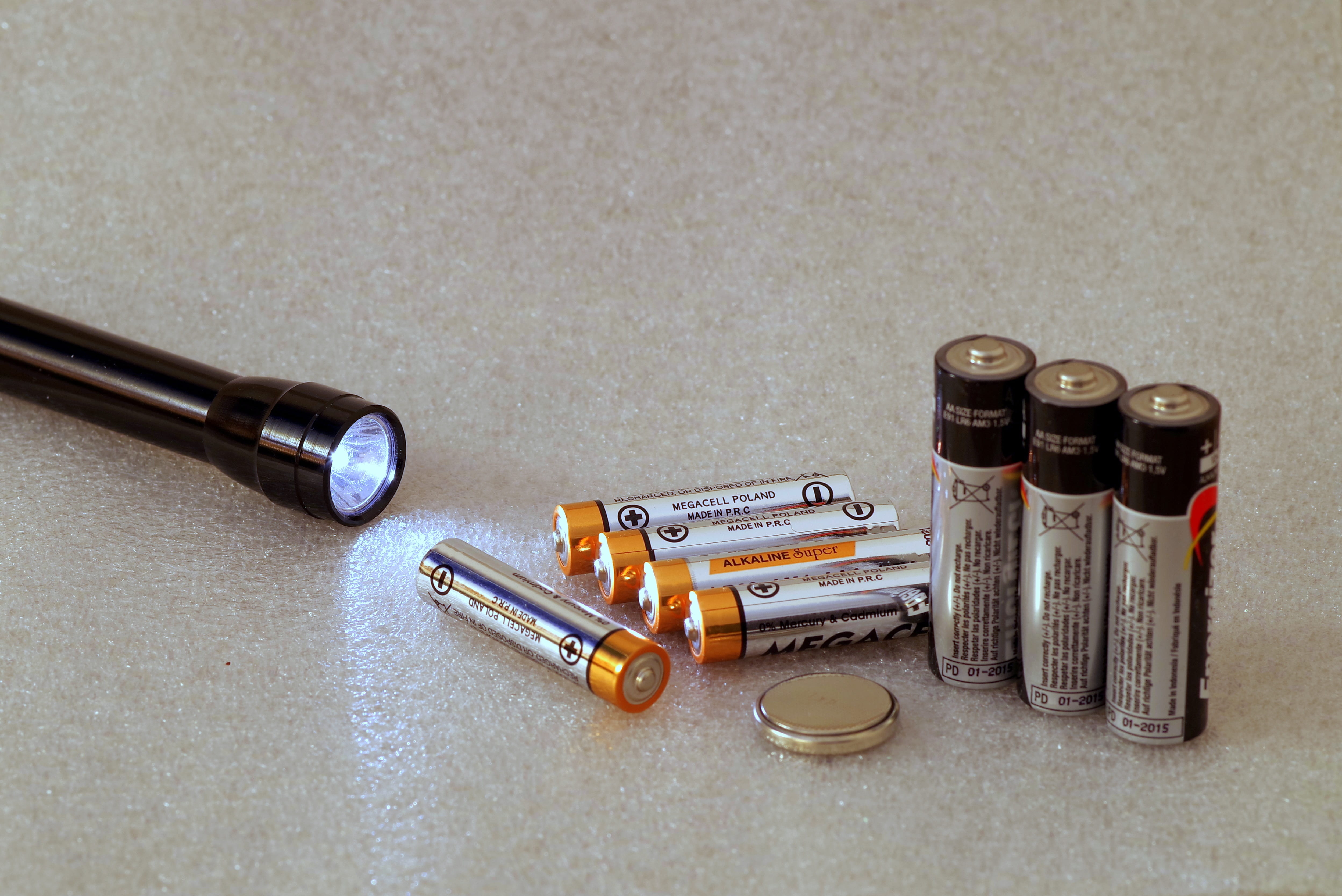 technology, container, flashlight, electronics, metal, pill, healthcare and medicine, still life, injecting, bread sticks, tech, choice, electricity, light, HD Wallpaper