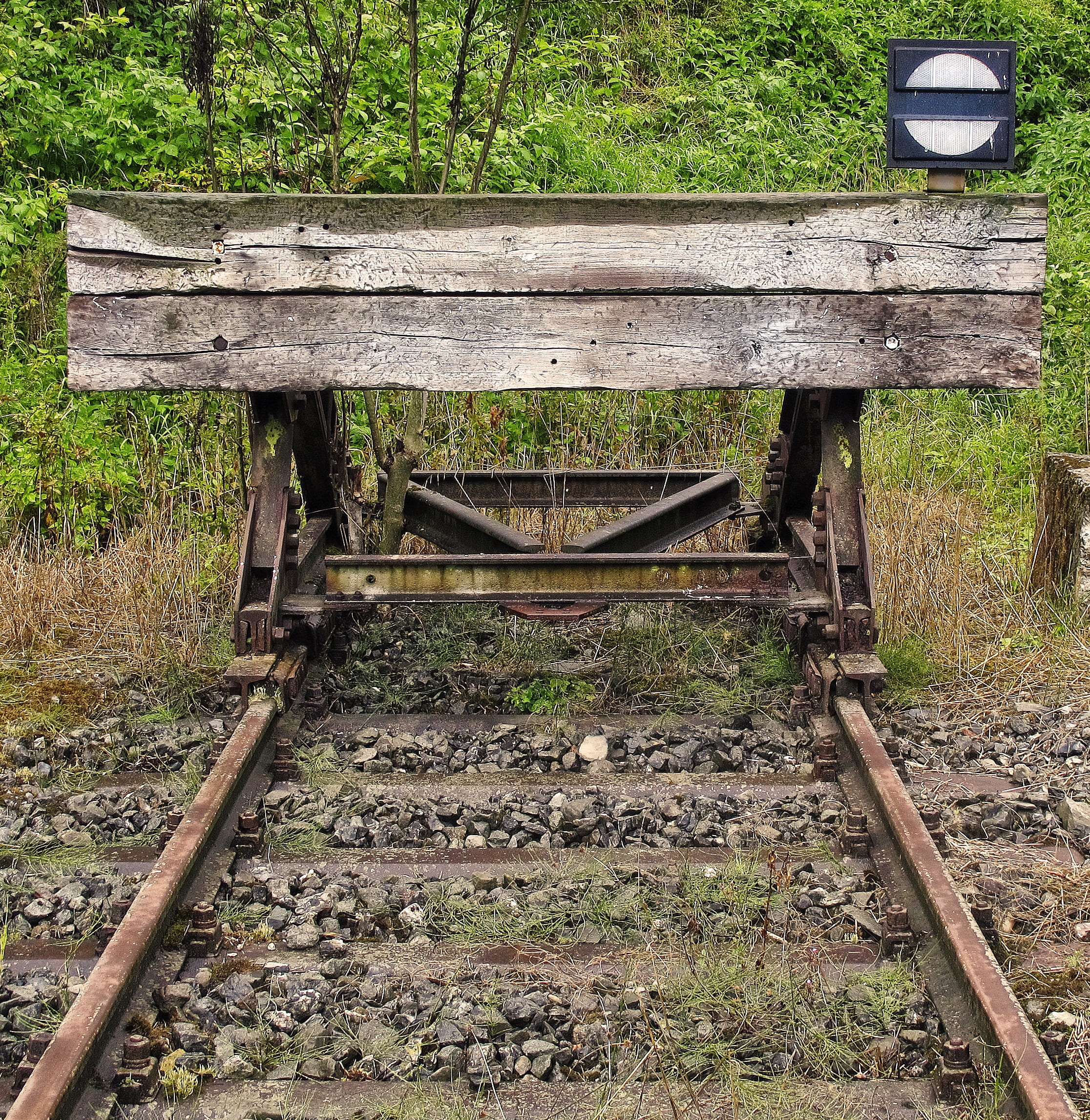 buffer, old, transportation, railway line, buffer weir, 1080P, stump track, nature, plant, mode of transportation, metal, grass, rusty, tree, wood - material, Phone HD Wallpaper