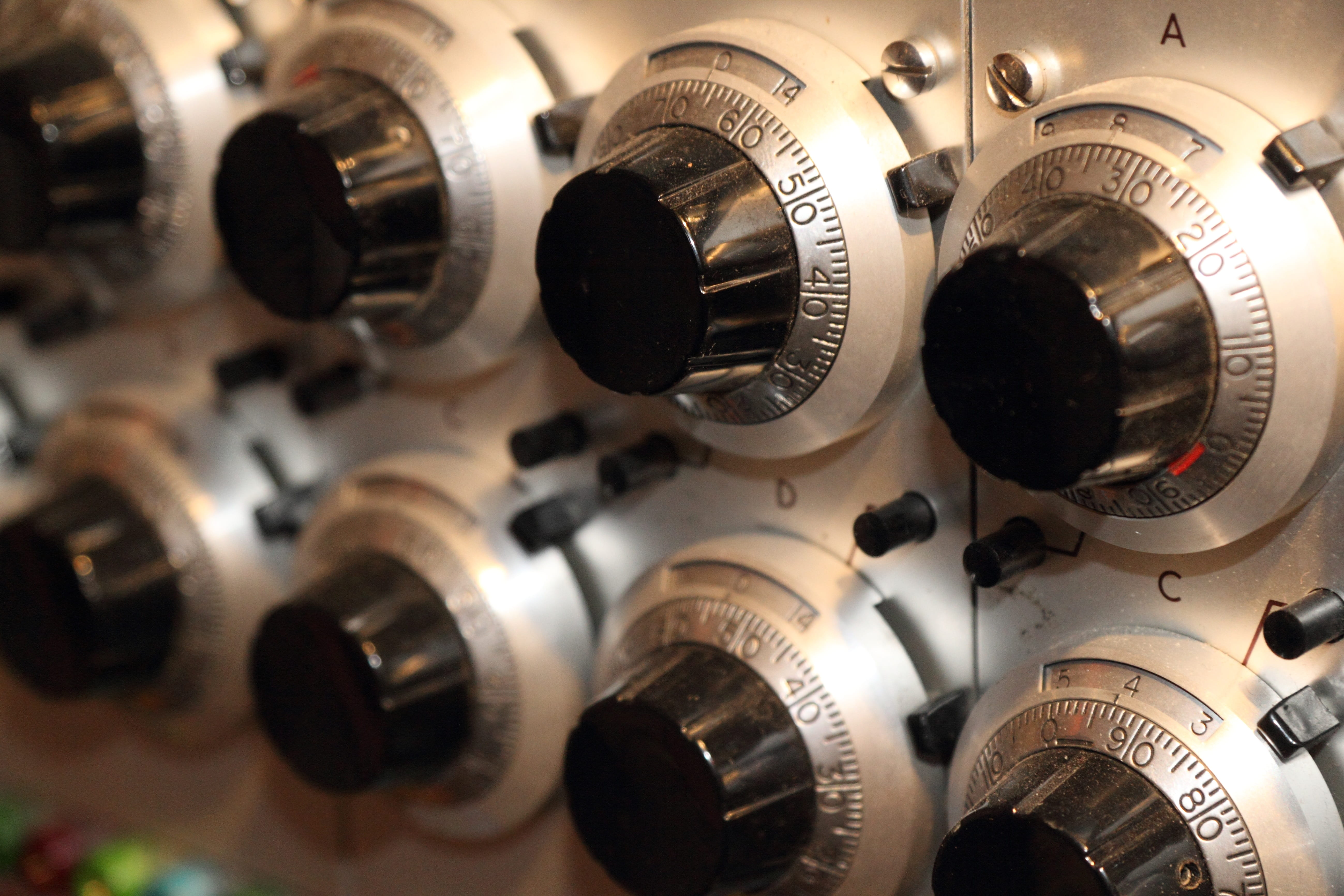 equipment, machine part, multiturn, number, technology, no people, settings, computer, analog, knob, dials, machinery, control, antique, still life, indoors, HD Wallpaper
