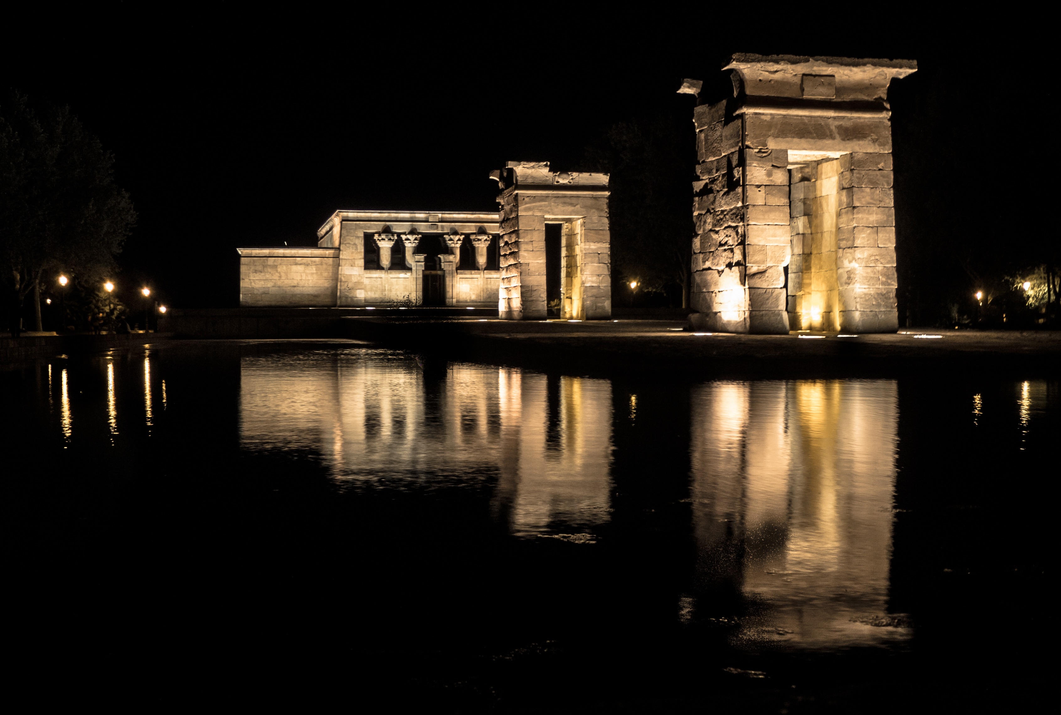 illuminated, architecture, sky, old, outdoors, near, penumbra, ancient, 2K, city, building exterior, stone house, built structure, peaceful, light, madrid, HD Wallpaper