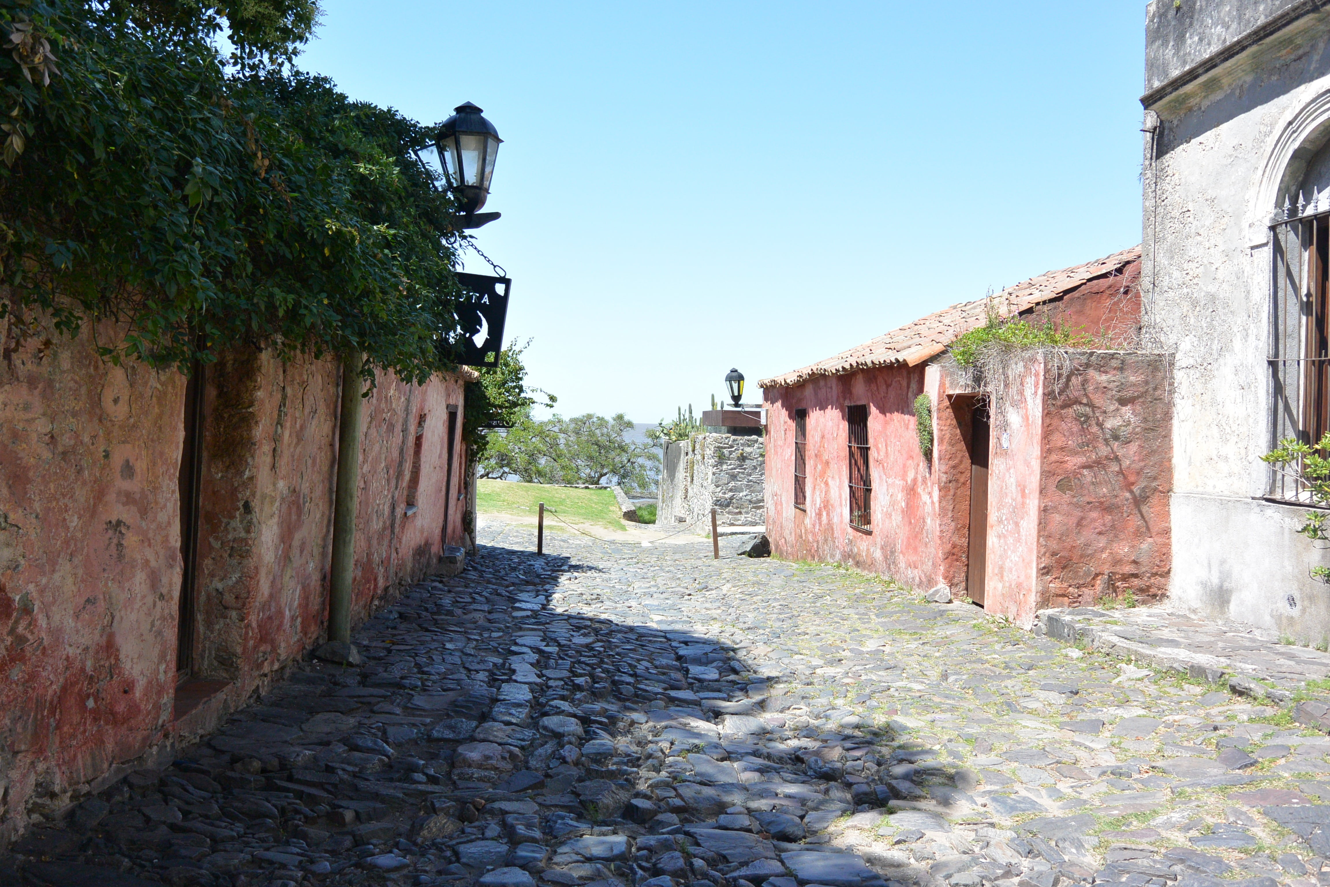 clear sky, wall - building feature, penumbra, architecture, sunlight, built structure, ruins, alley, street, stone wall, uruguay, abandonment, symmetry, HD Wallpaper