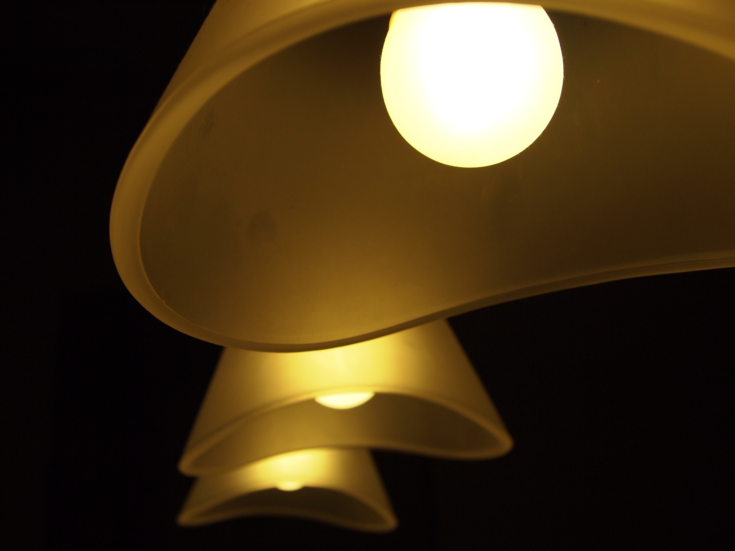 electric light, illuminated, light - natural phenomenon, dark, 2K, lamp shade, electricity, penumbra, focus, directly below, indoors, yellow, lights, lamp, HD Wallpaper