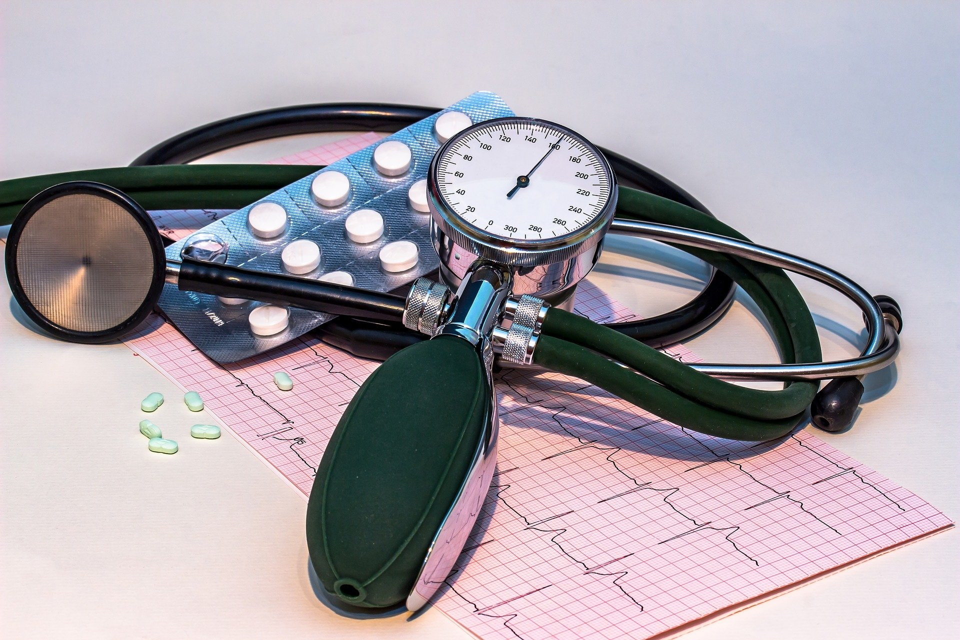 1080P, Stethoscope, white background, healthcare and medicine, still life, Medical, personal accessory, studio shot, diagnostic medical tool, Man Made, HD Wallpaper