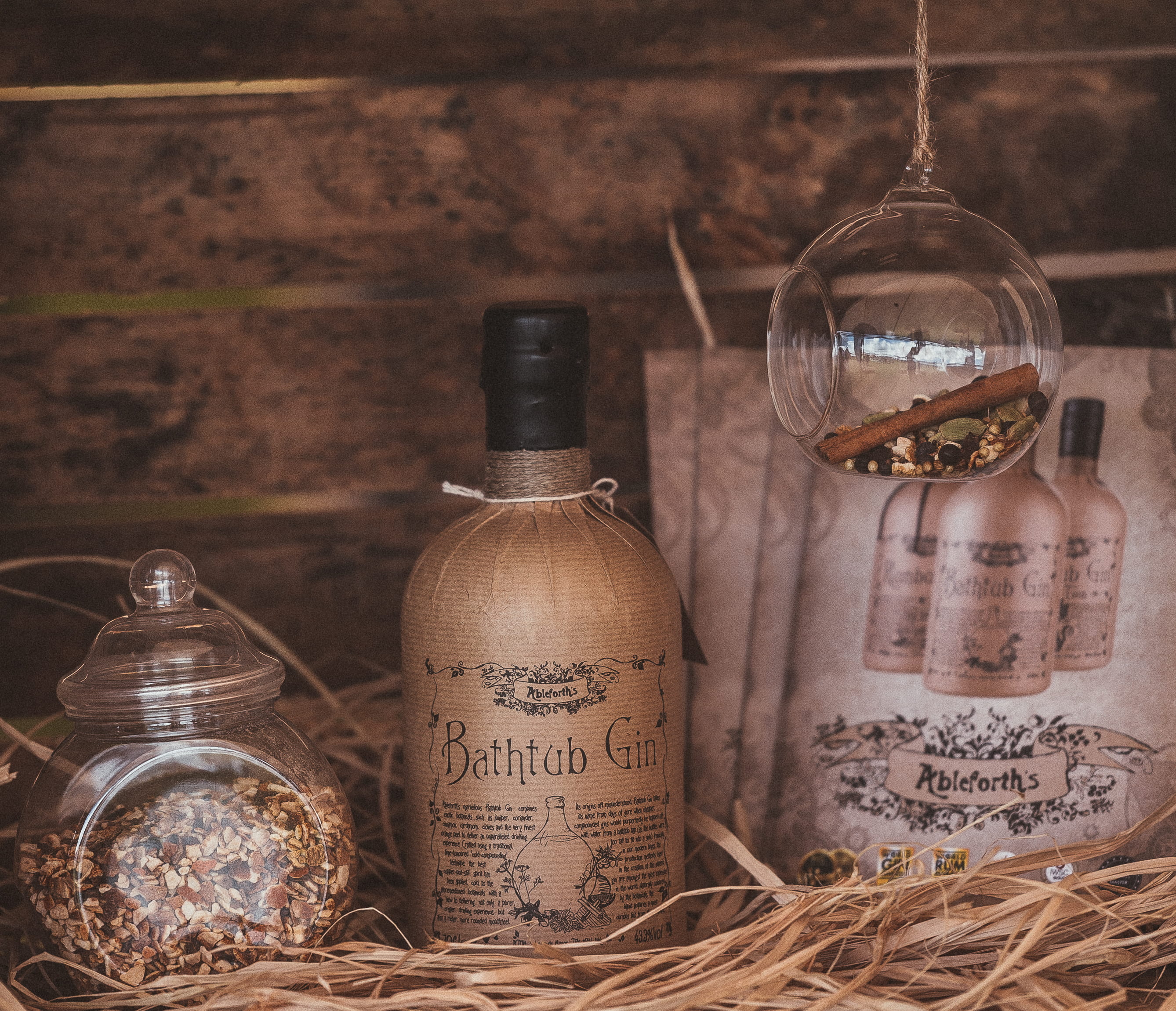 no people, straw, bathtub, clear, bauble, transparent, label, jar, bottle, surface, glass - material, refreshment, wood - material, cards, western script, HD Wallpaper