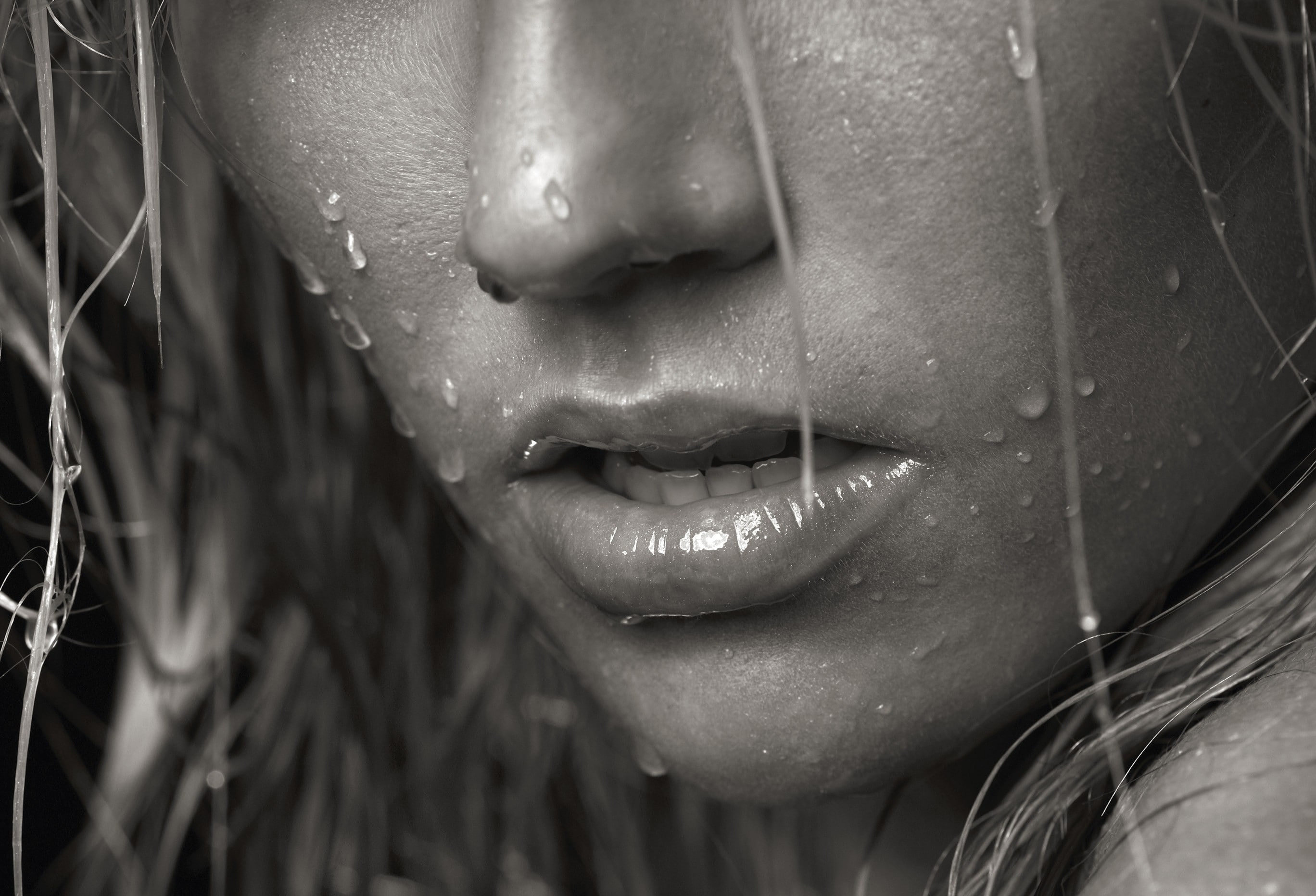wet, photography, closeup, sweaty, raschke, 2K, lips, close-up, rain, art, abstract, x, women, monochrome, hd, juliane, HD Wallpaper