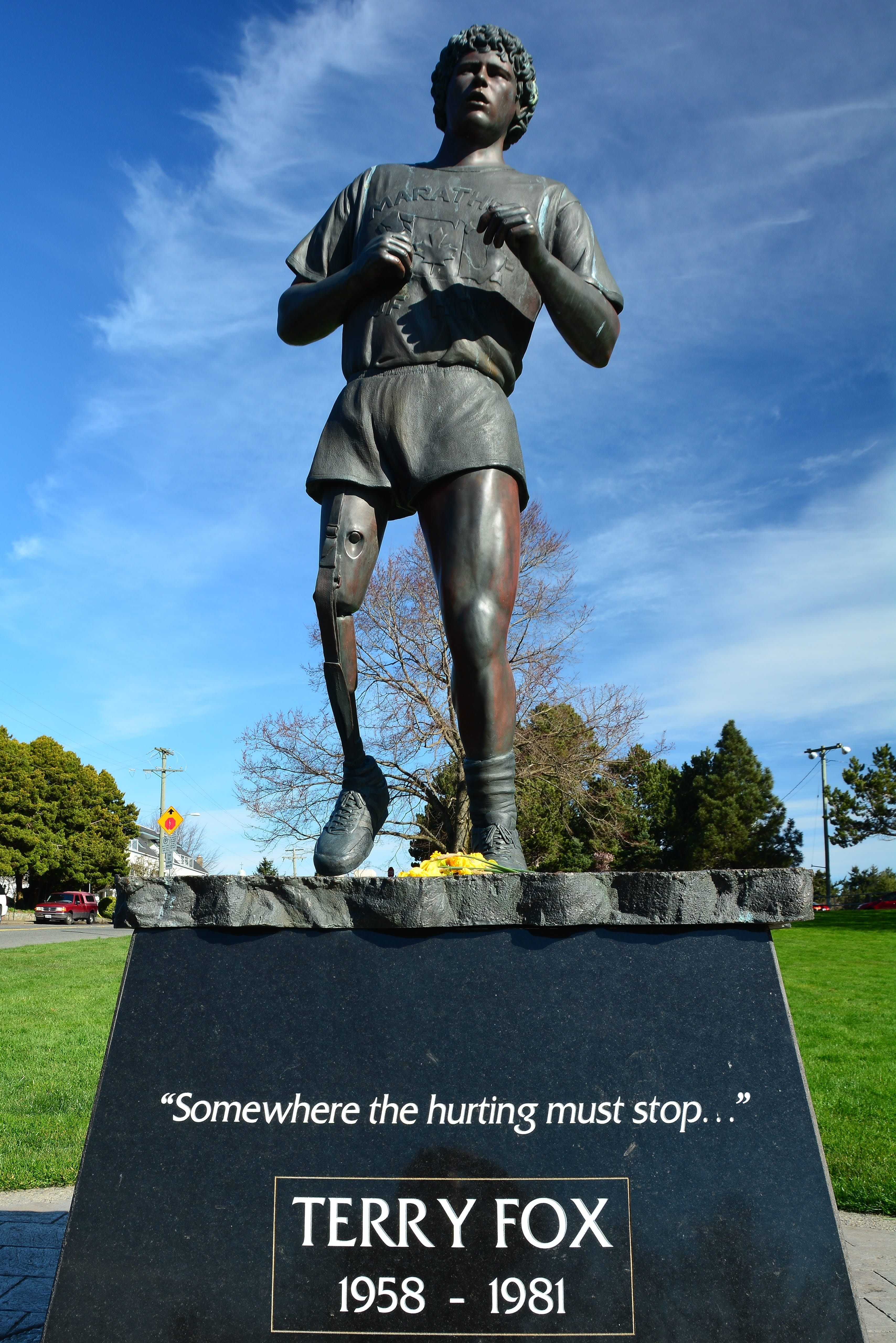 Statue, art and craft, sky, Landmark, terry, runner, no people, Terry Fox, nature, government, text, western script, marathon, information, architecture, Phone HD Wallpaper