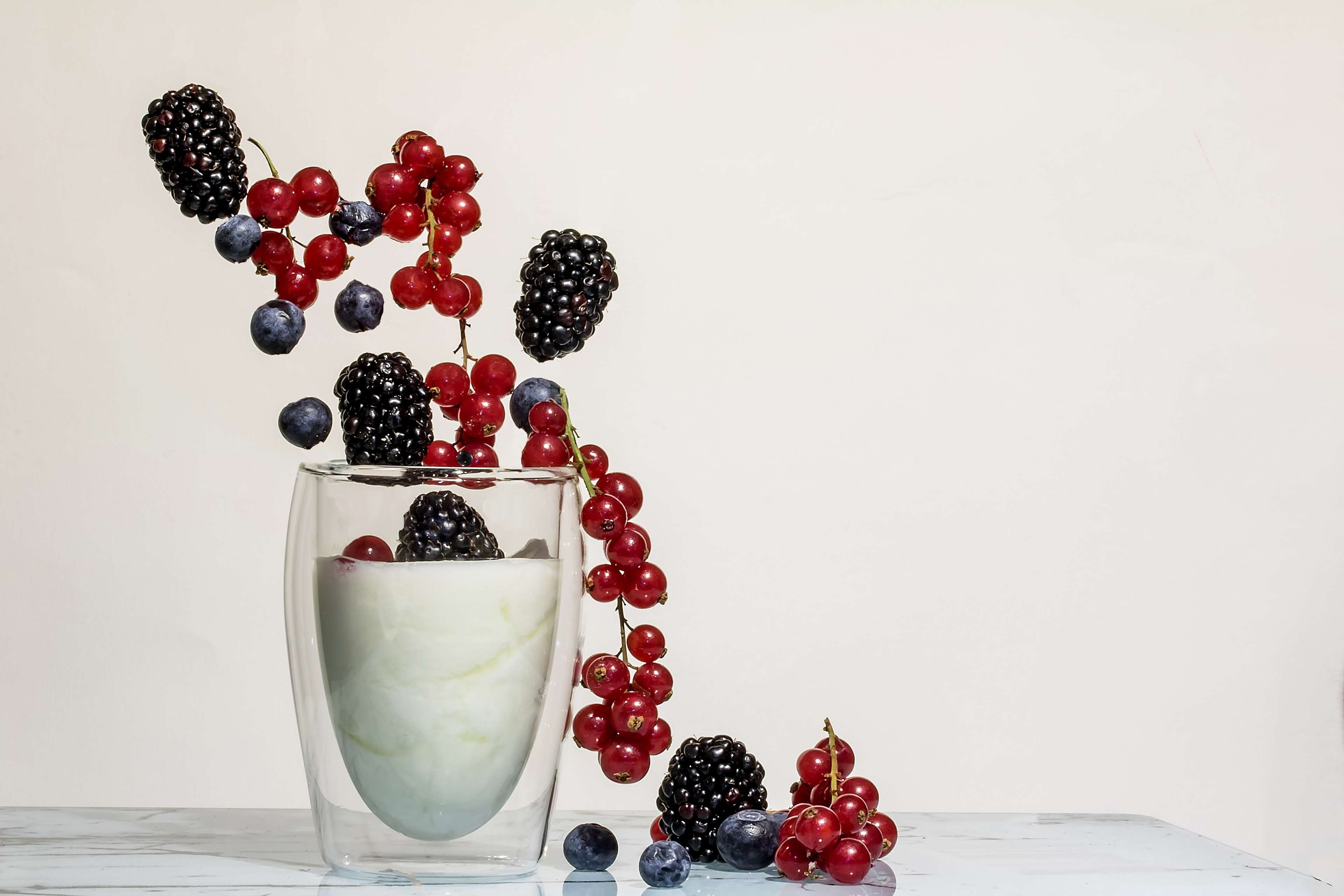 natural product, dessert, raspberry, delicious, fruit, falling fruits, fruits, still life, frisch, wellbeing, blackberry - fruit, food, berry fruit, plant, HD Wallpaper