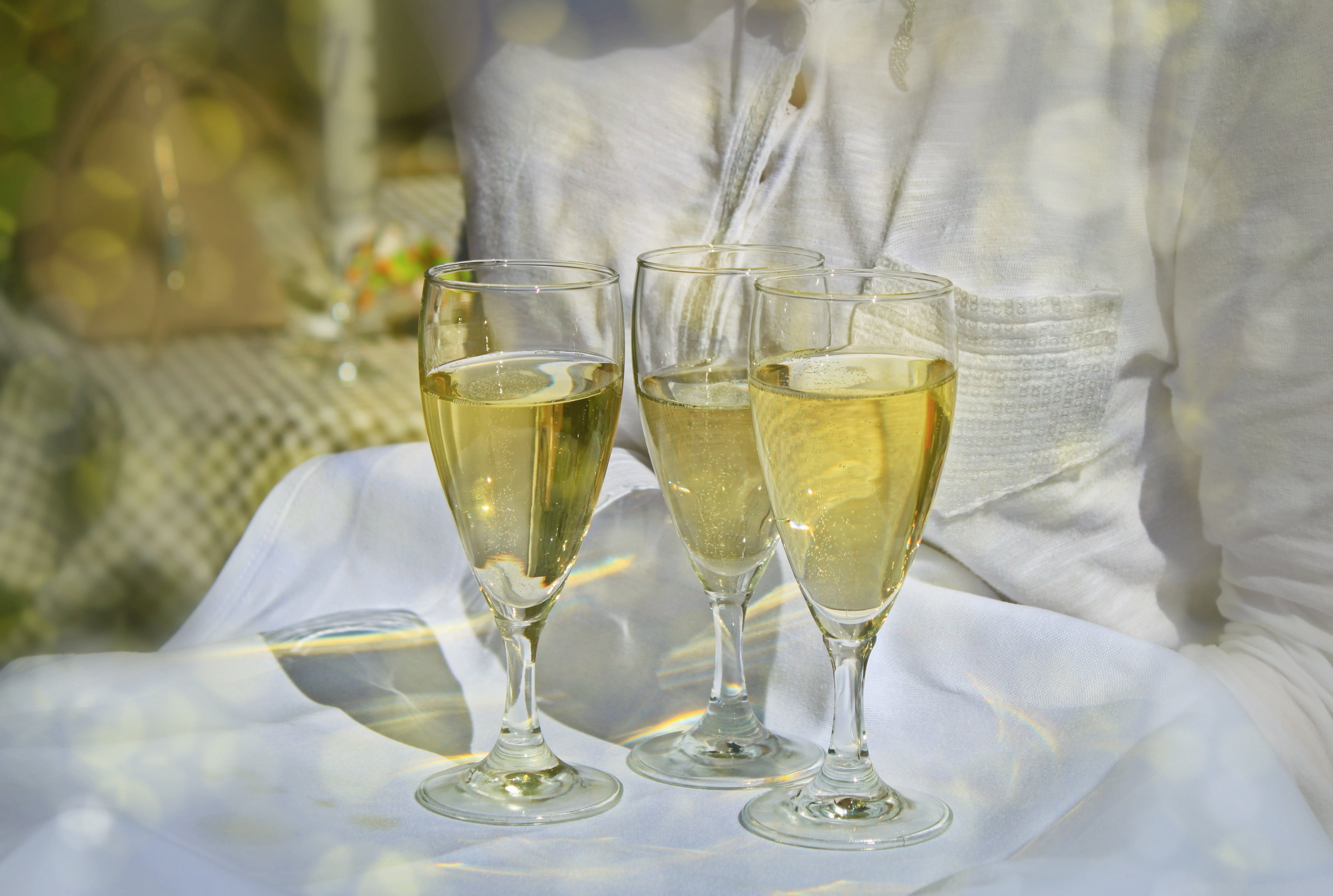 glasses, operation, transparent, close-up, 4K, champagne, enjoy, benefit from, focus on foreground, romance, celebration, alcohol, cloth, waiter, socializing, HD Wallpaper