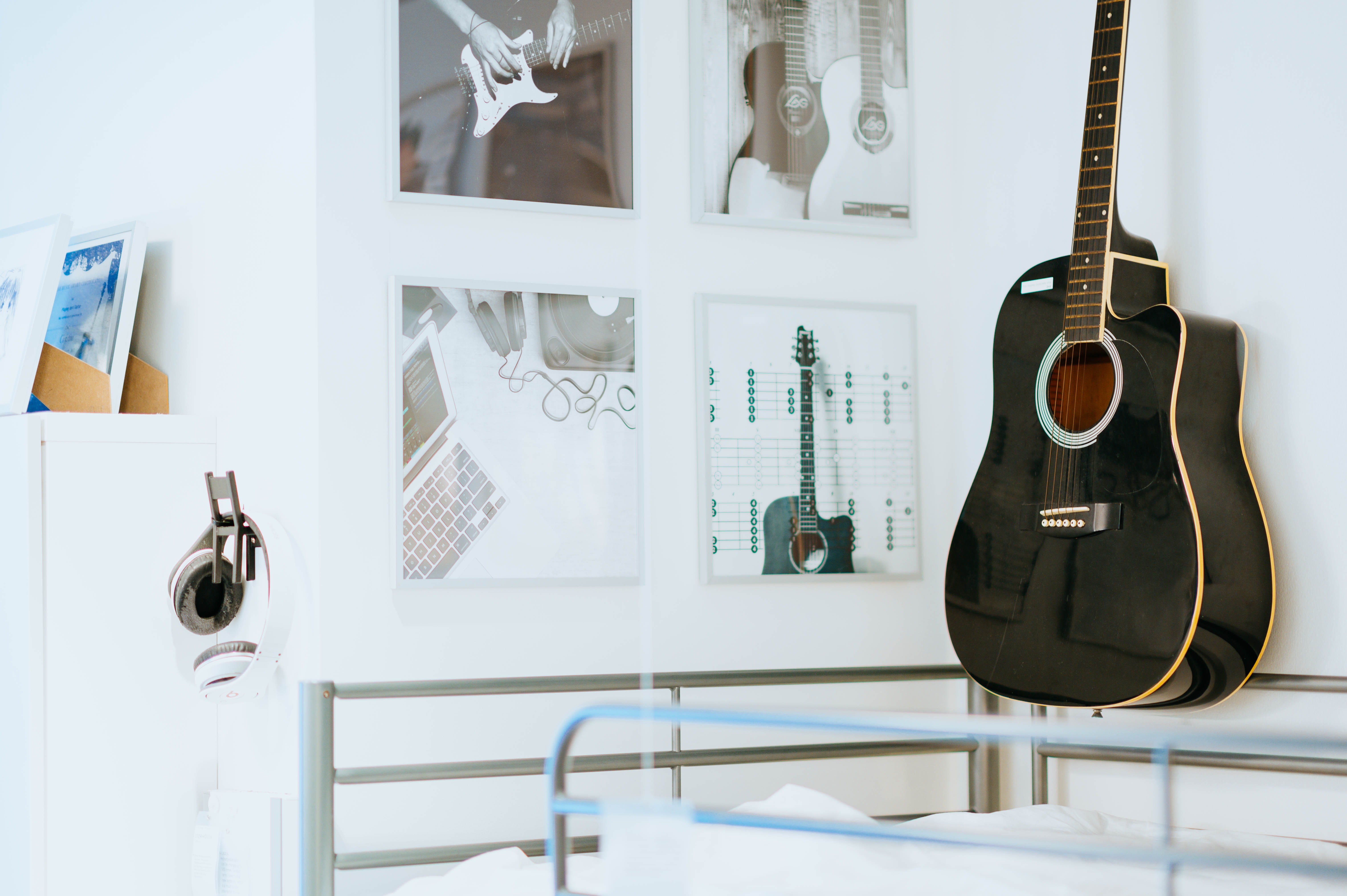 electric guitar, dorm room, home interior, leisure activities, building, architecture, no people, guitar, hospital, acoustic, clinic, indoors, baby, table, HD Wallpaper