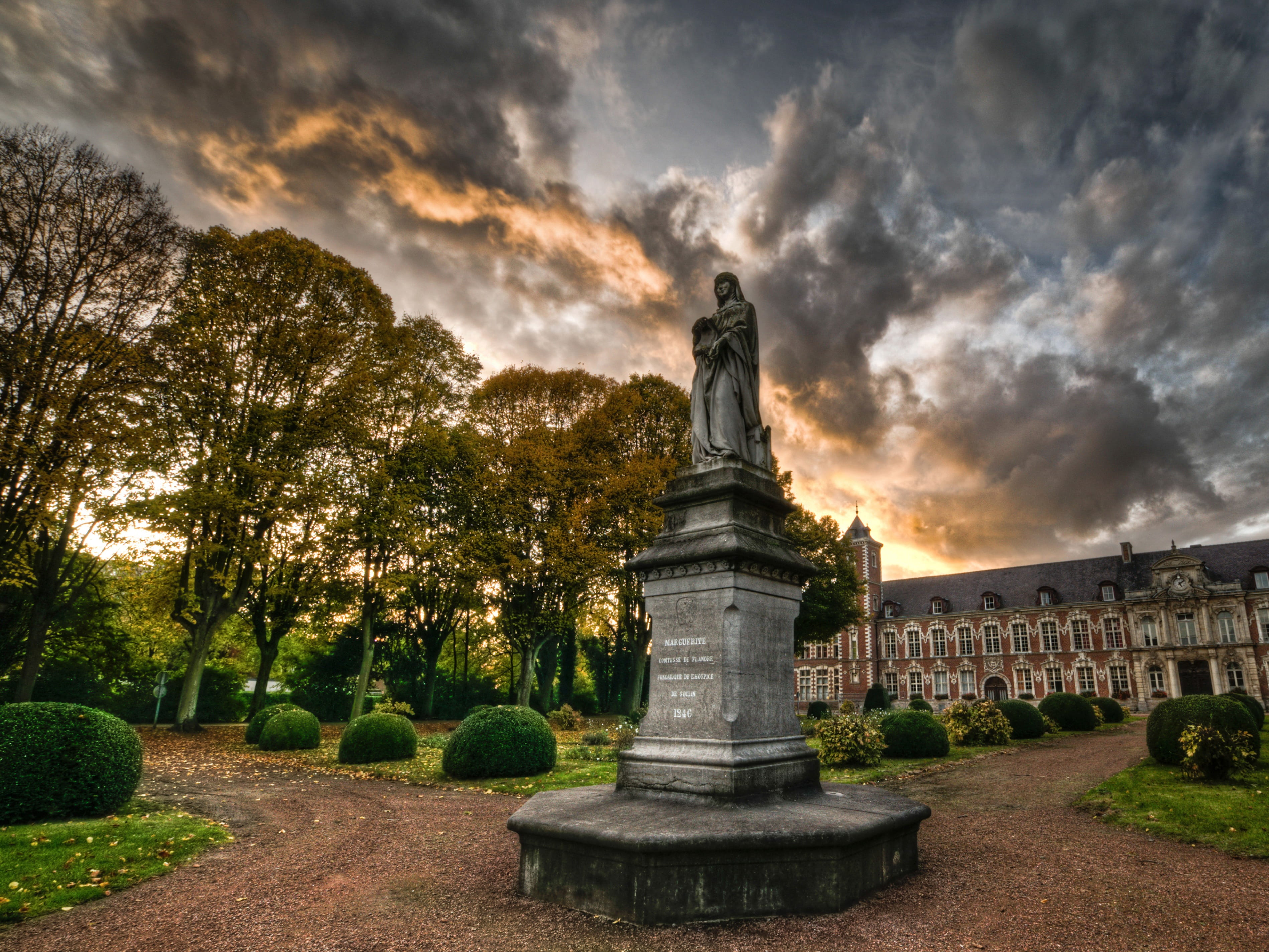 day, sculpture, built structure, cloud - sky, sky, psychiatric, Seclin, tree, outdoors, Psychiatric Hospital, nature, human representation, hospital, creativity, HD Wallpaper