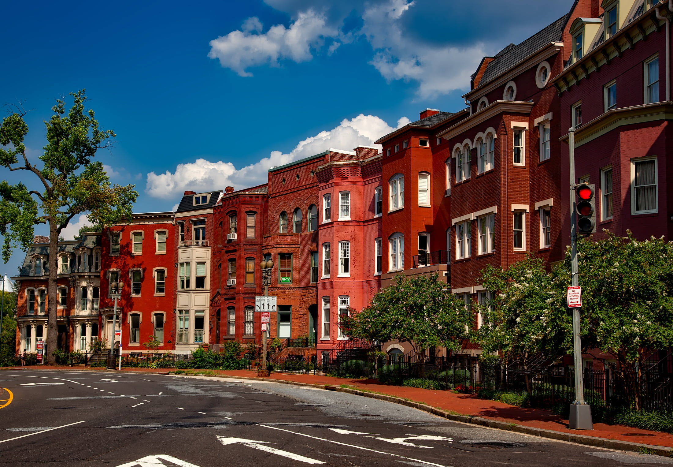 c, day, 1080P, tree, homes, cloud - sky, architecture, multi colored, red, no people, hdr, black, logan circle, clouds, historic, house, plant, urban, HD Wallpaper
