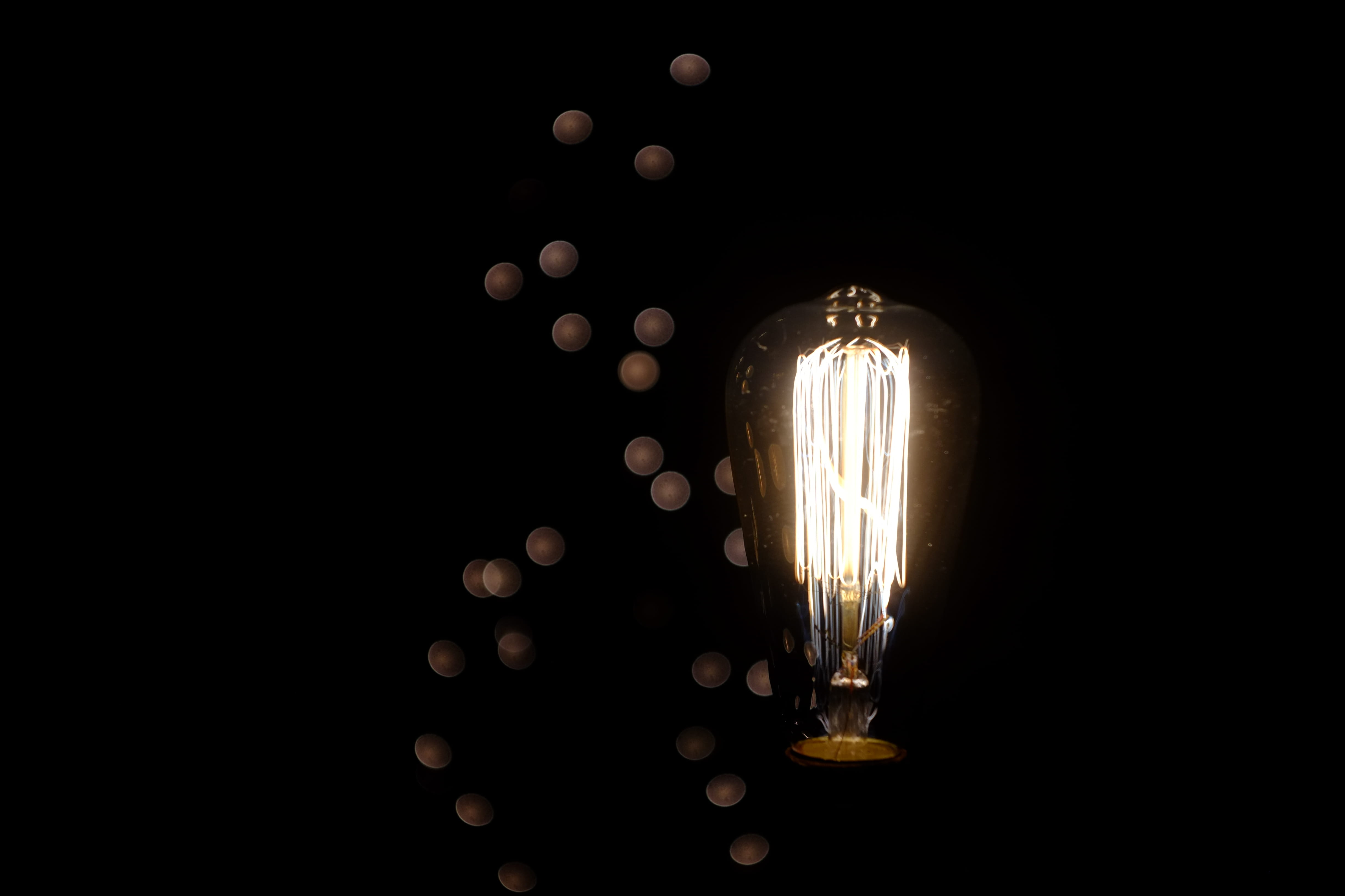 vintage, celebration, 4K, black background, glowing, light bulb, studio shot, glass - material, electrical equipment, illuminated, electricity, lightbulb, HD Wallpaper