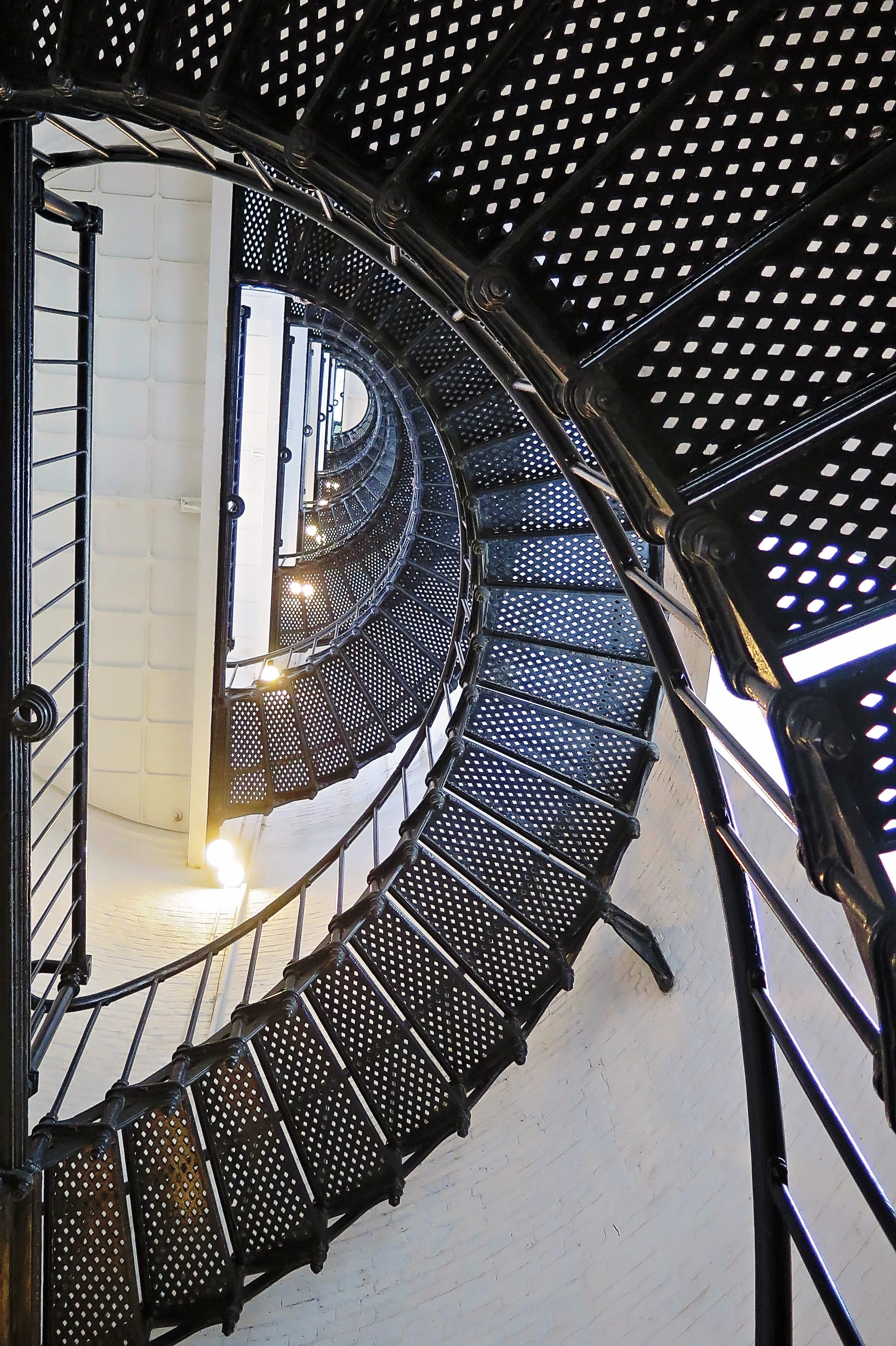 no people, directly below, built Structure, architecture, lighthouse, spiral, steps, day, pattern, steps and staircases, stairs, railing, ceiling, climb, Phone HD Wallpaper