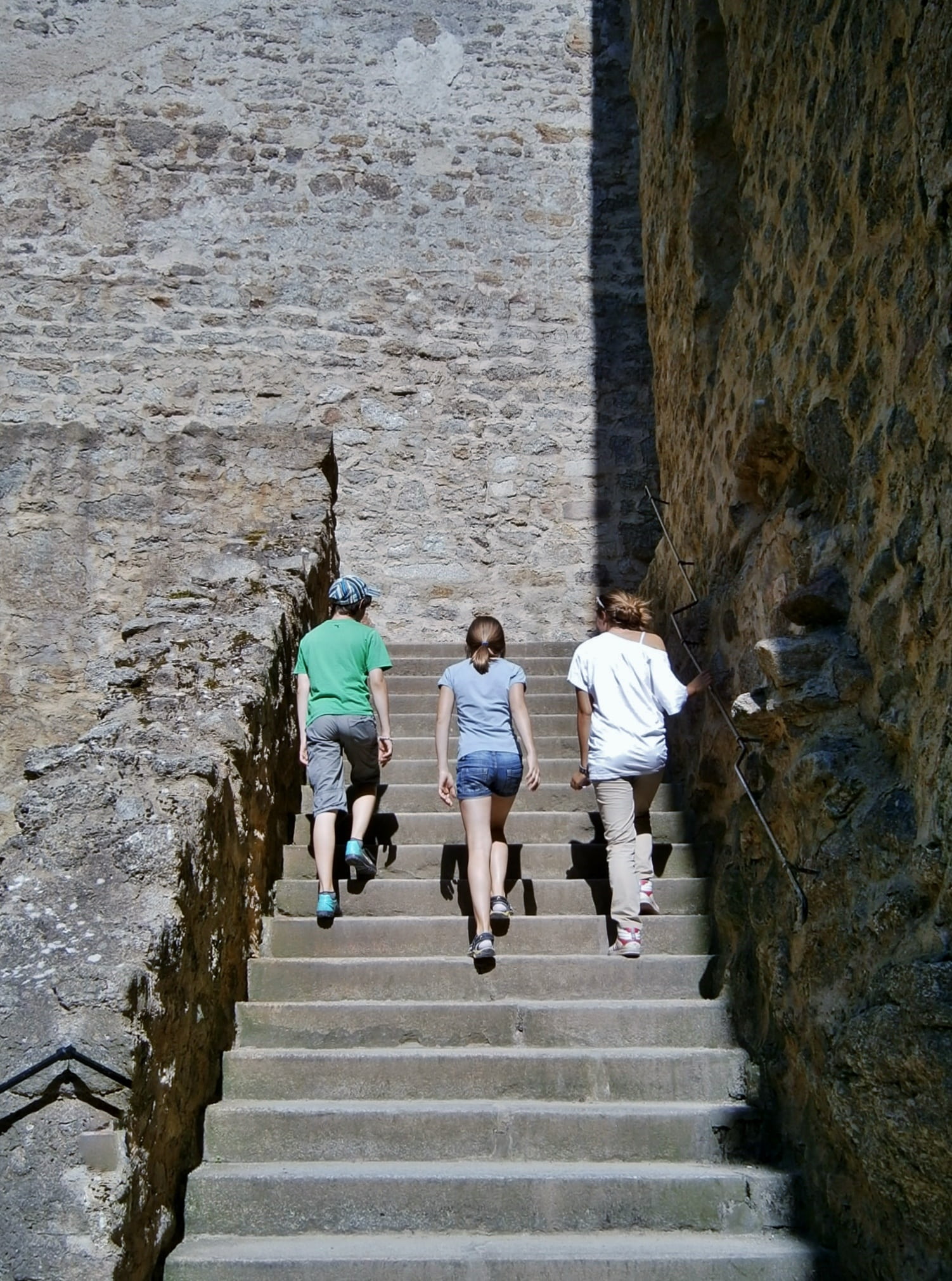outdoors, stone, day, females, staircase, full length, motion, 1080P, architecture, climb stairs, walking, children, people, old, real people, group of people, Phone HD Wallpaper