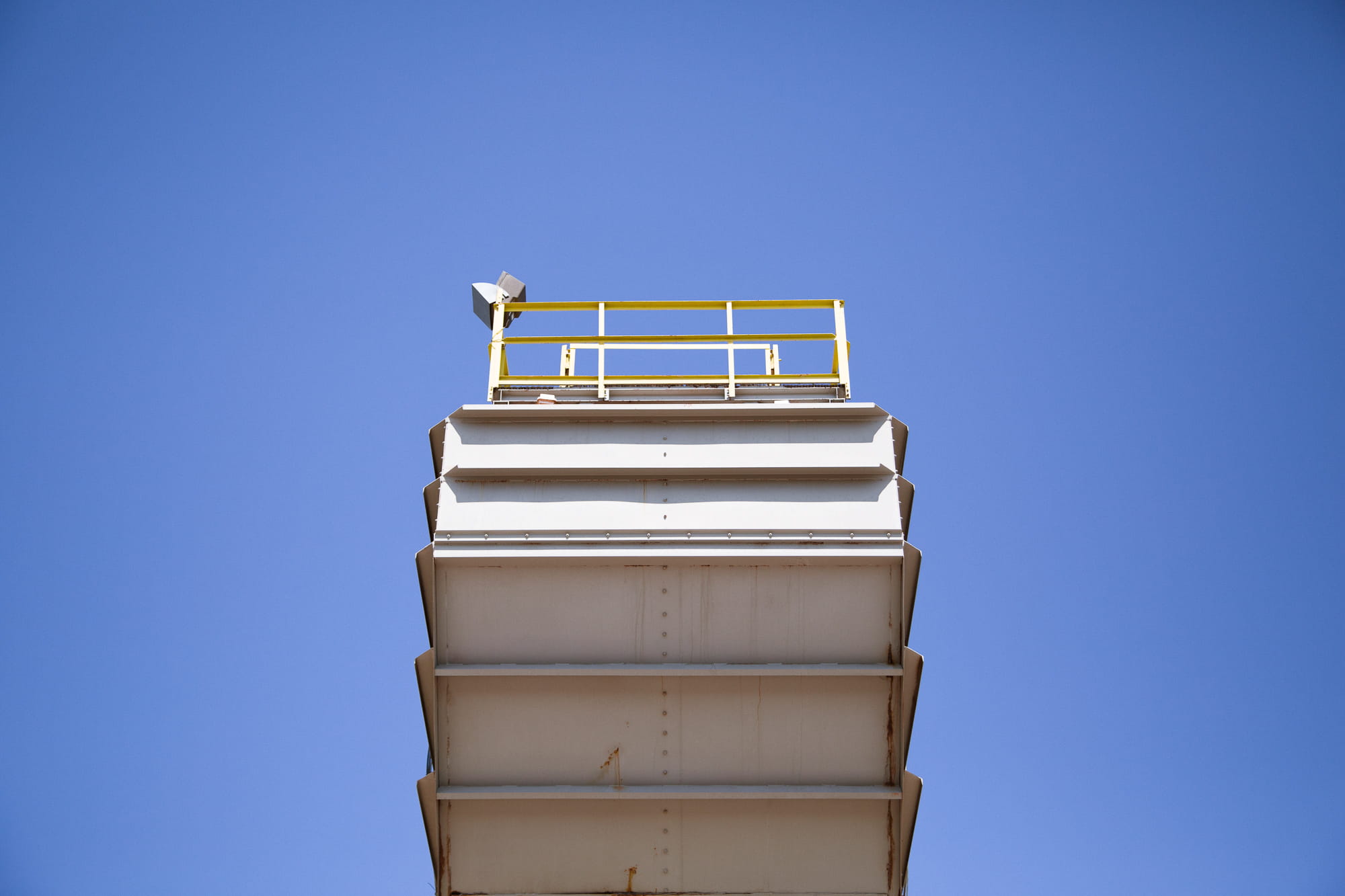 white color, beach, tower, day, shadow, animal themes, clear, high, stark, 1080P, blue sky, platform, no people, building exterior, ladder, clear sky, HD Wallpaper