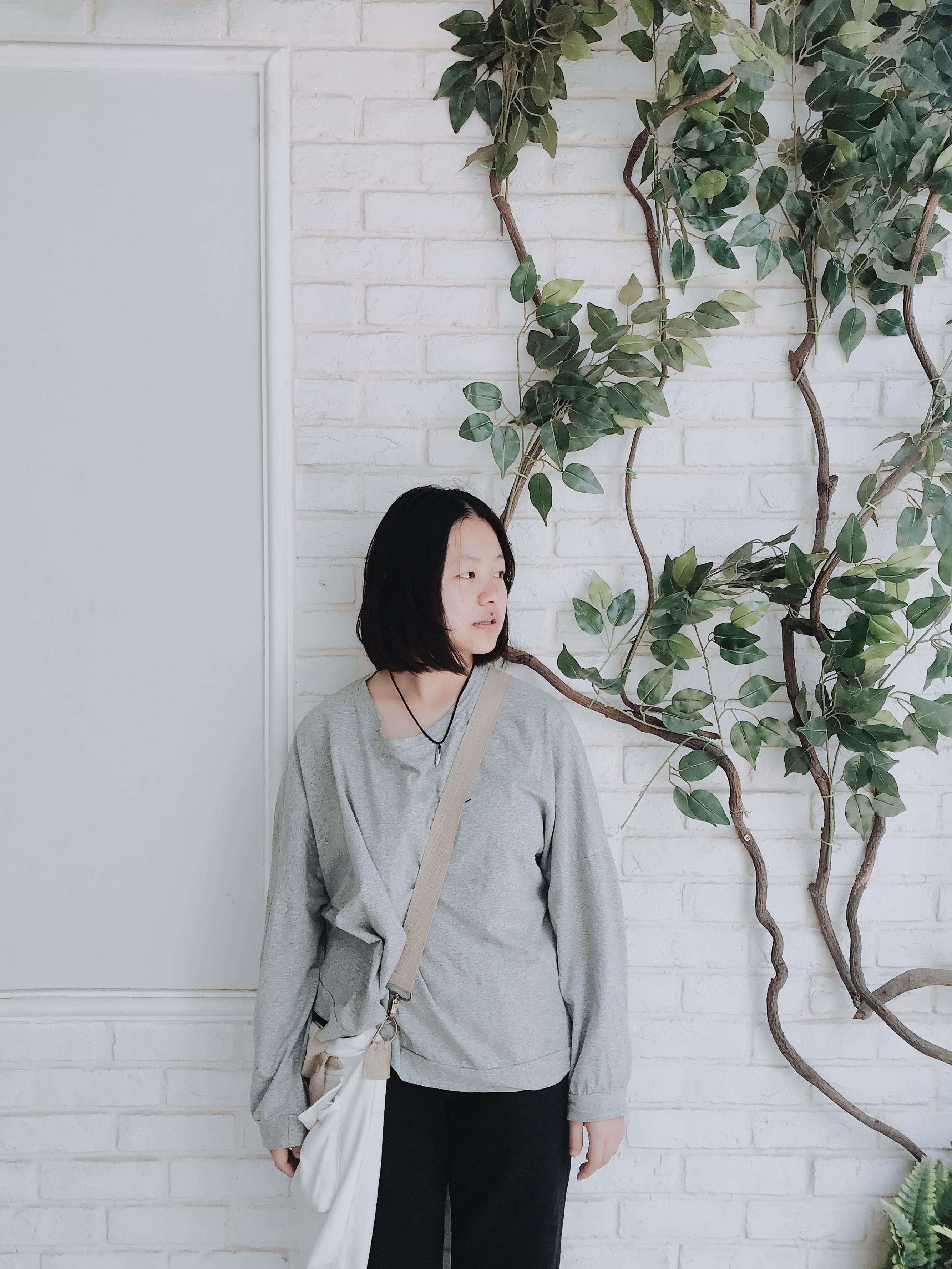 leisure activity, near, hairstyle, one person, plant part, front view, banister, woman, standing, handrail, fashion, clothing, real people, human, beautiful woman, Phone HD Wallpaper