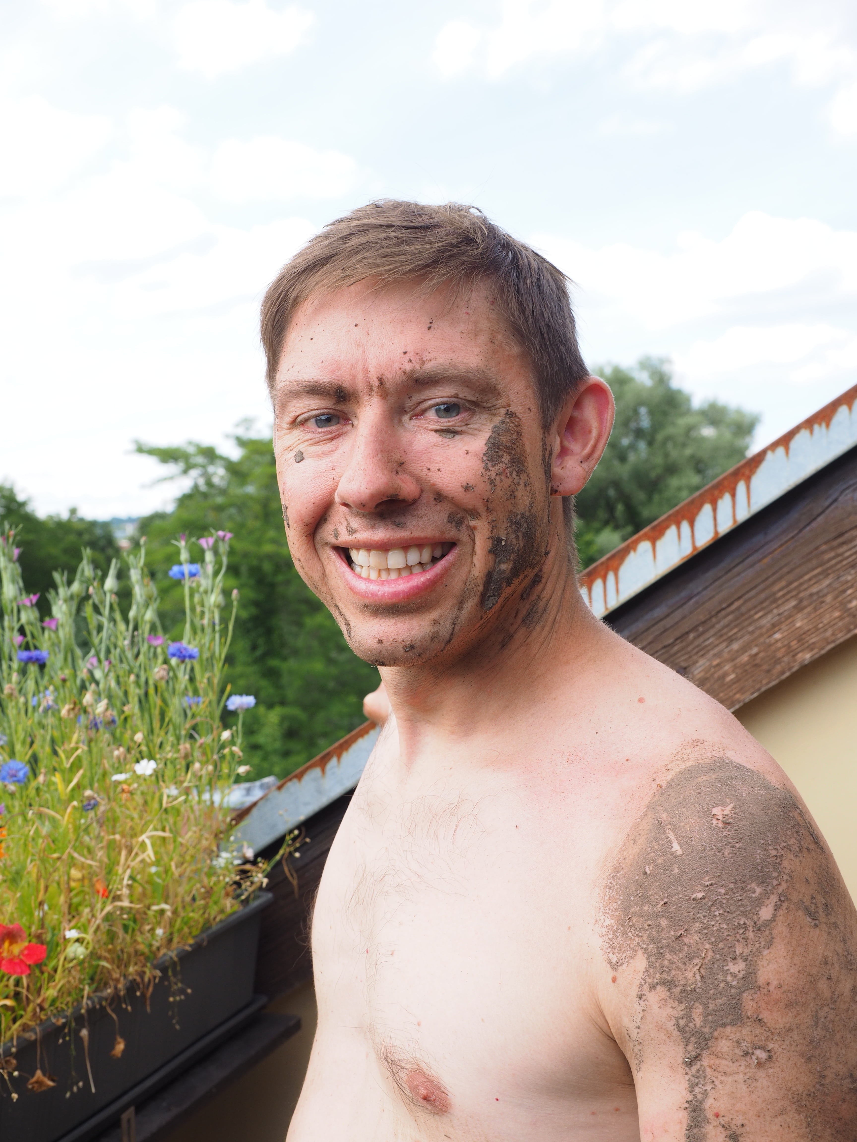 one man only, leisure activity, cheerful, young men, males, toothy smile, joy, looking at camera, real people, day, portrait, mudiator, mud fight, laugh, Phone HD Wallpaper