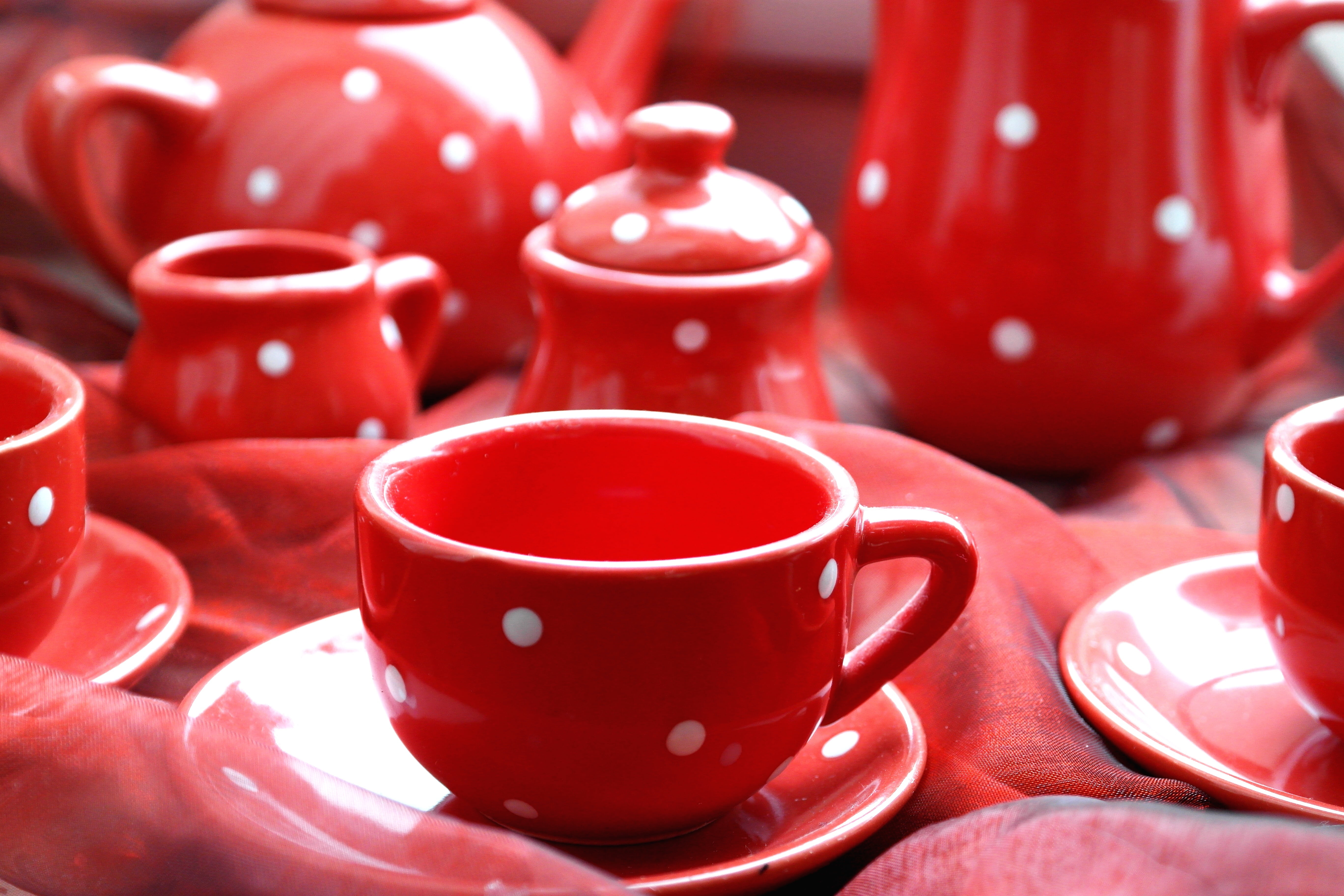 polka, selective, 5K, henkel, tea, hot drink, coffee cup, no people, indoors, coaster, close-up, plate, red, teacup, tea - hot drink, ceramics, saucer, HD Wallpaper