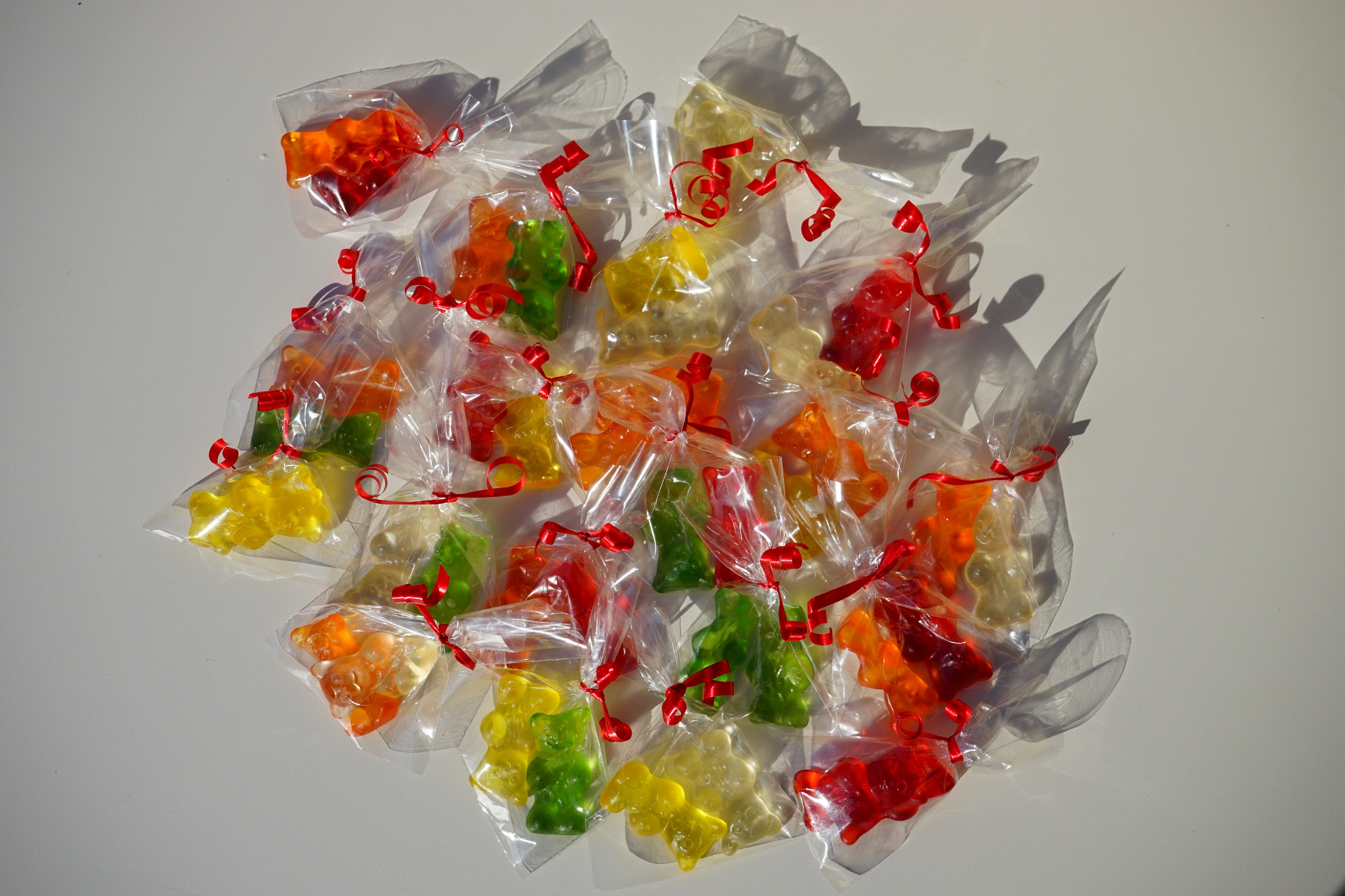 colorful, sachets, bears, food, wellbeing, gelatin, cellophane, studio shot, mitbringsel, haribo, close-up, candy, bear, gummi bear, fruit jelly, gold bears, HD Wallpaper