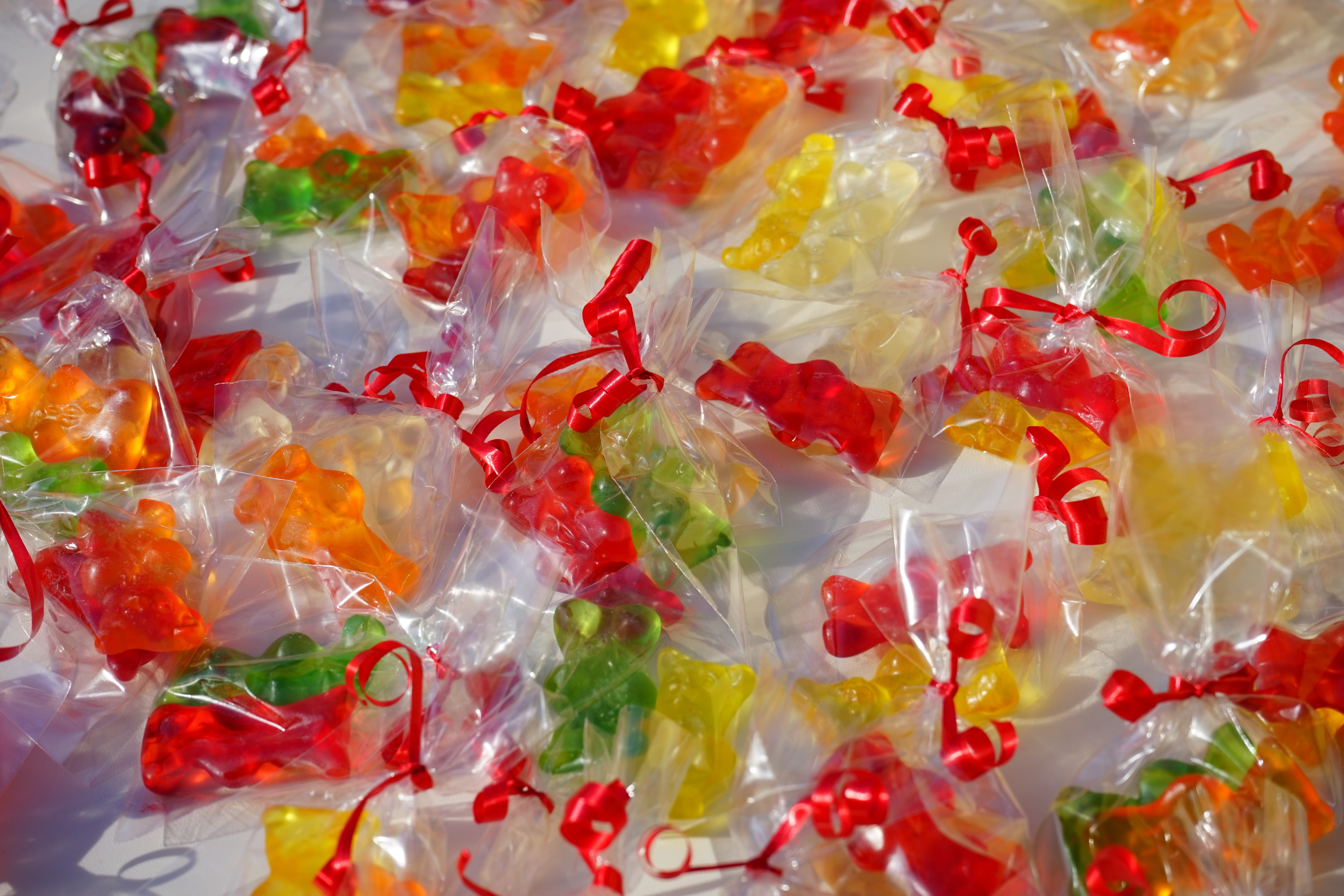 sweetness, full frame, backgrounds, temptation, market, gummi bears, candy, gold bears, transparent, nibble, high angle view, food, abundance, mitbringsel, HD Wallpaper