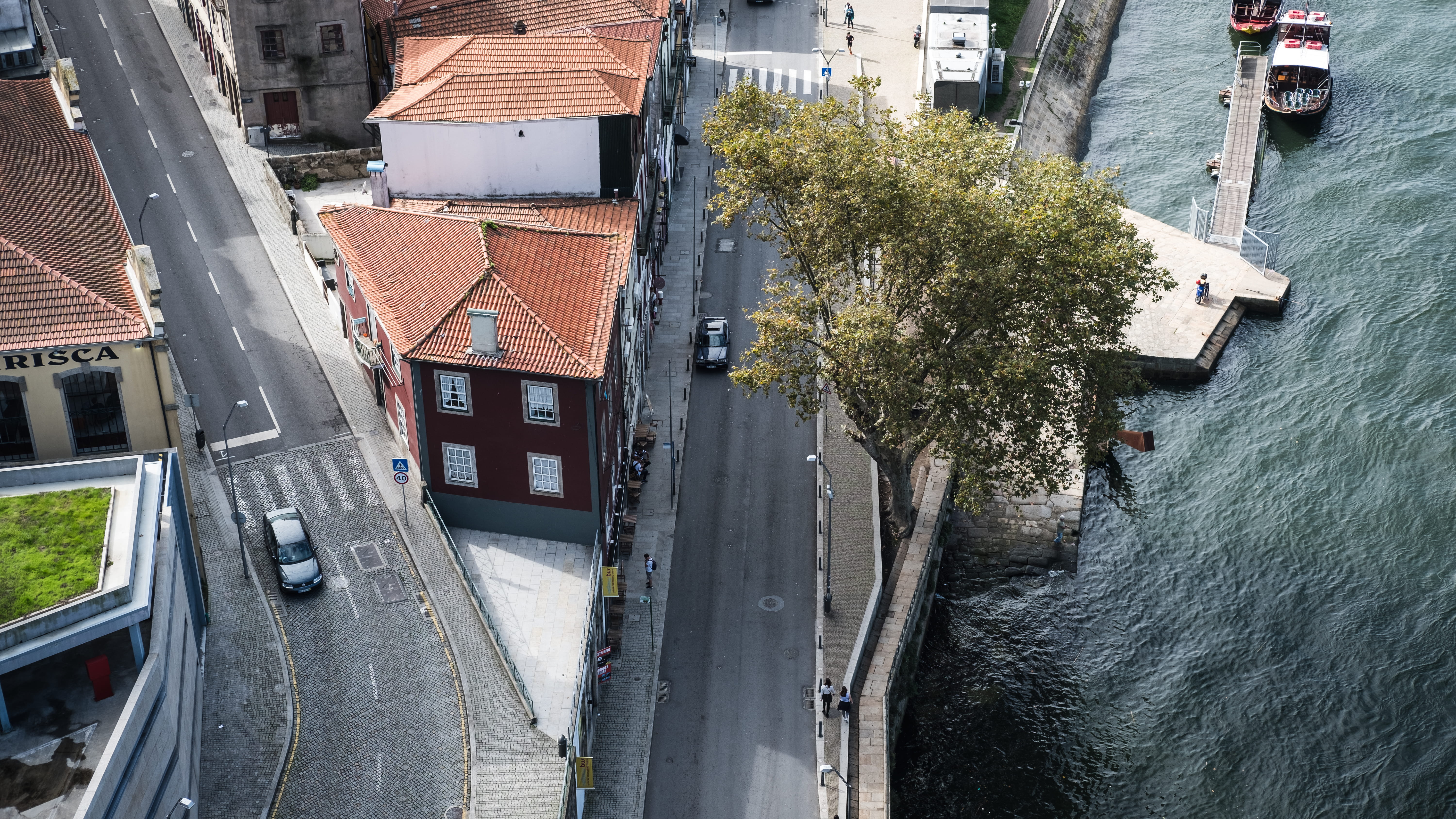 outdoors, building exterior, street, residential district, tree, nature, cars, rain, car, town, boat, tile roof, house, canal, plant, alley, transportation, HD Wallpaper