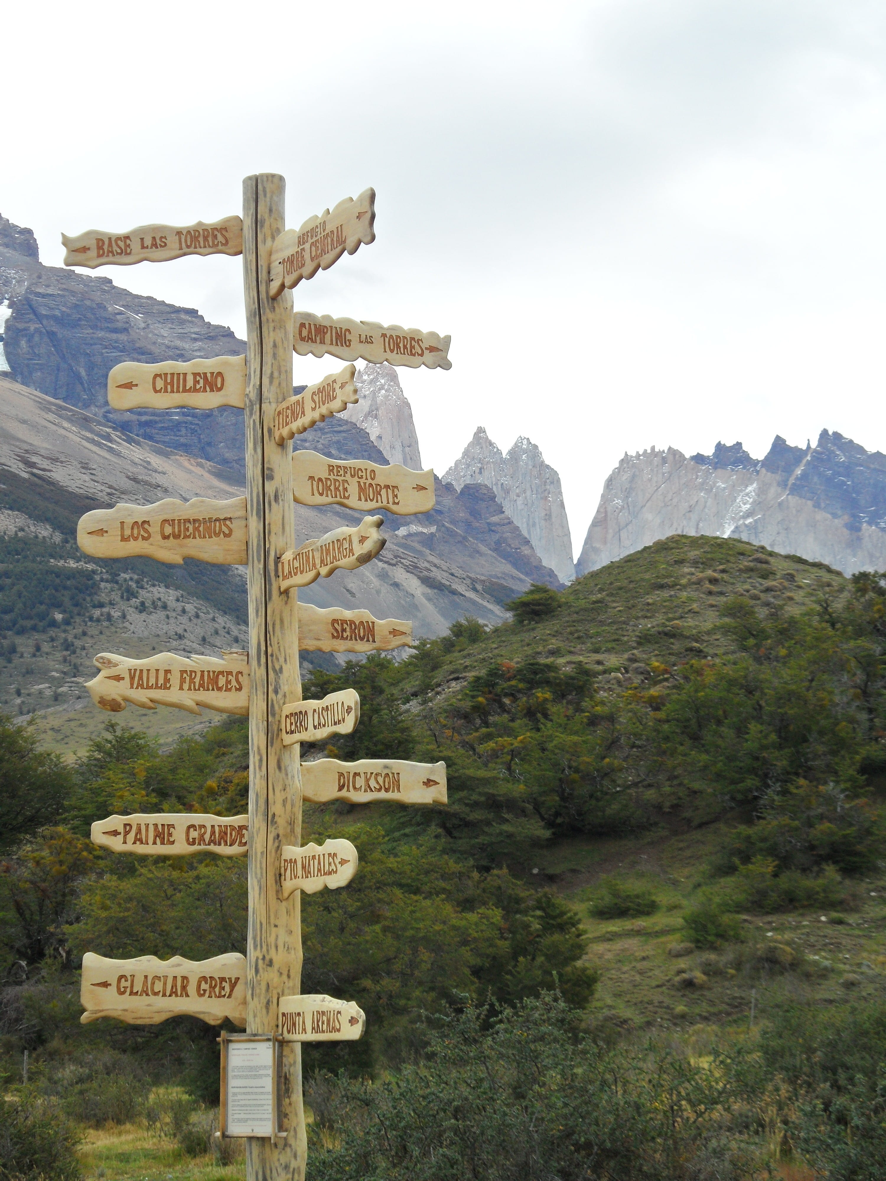 day, scenics - nature, signages, arrow, arrow symbol, western script, formation, green, sky, chile, patagonia, leafed, no people, nature, road sign, outdoors, Phone HD Wallpaper