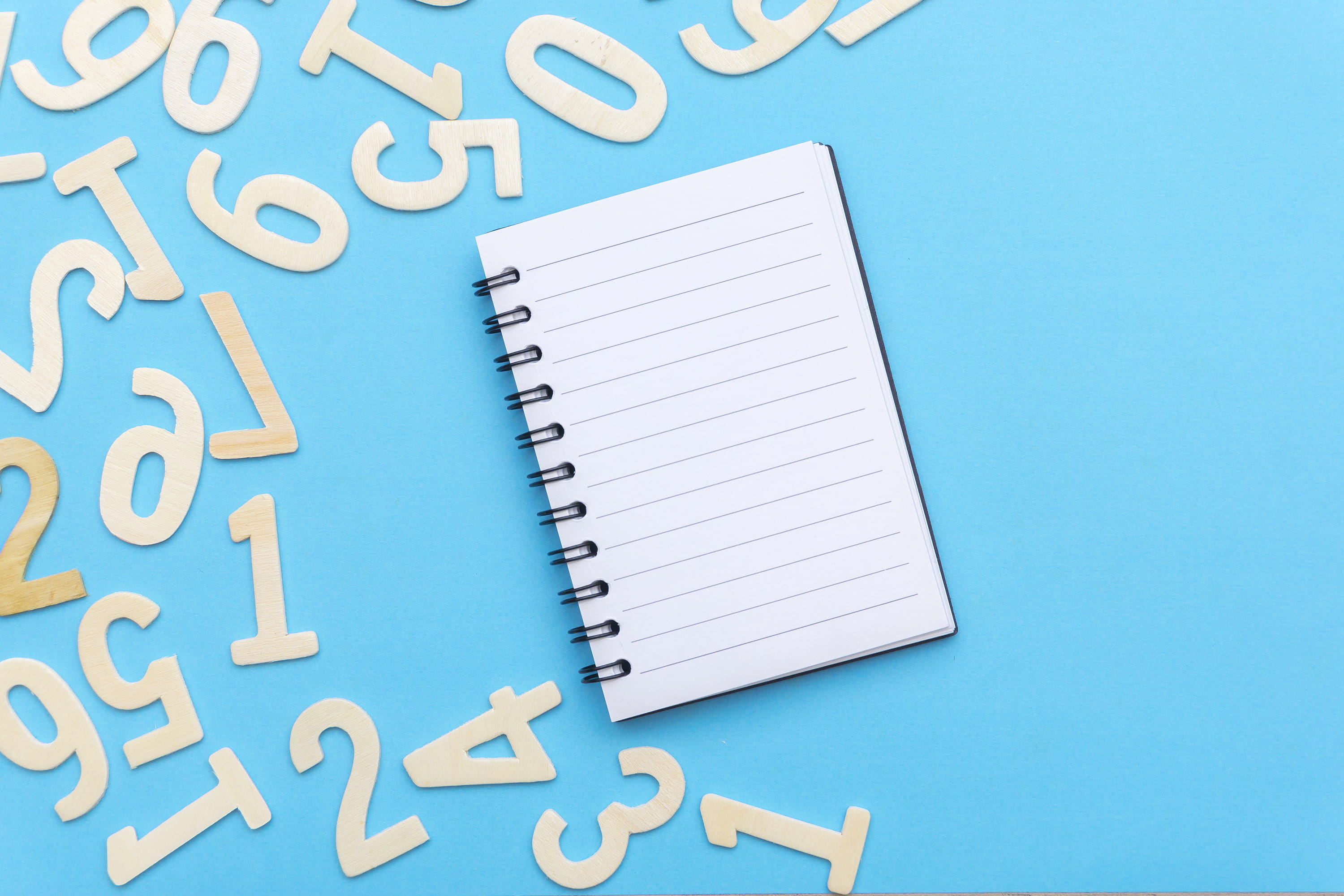 blue background, paper, learning, blank, indoors, number, colored background, numbers, letter, 2K, no people, message, studying, large group of objects, HD Wallpaper