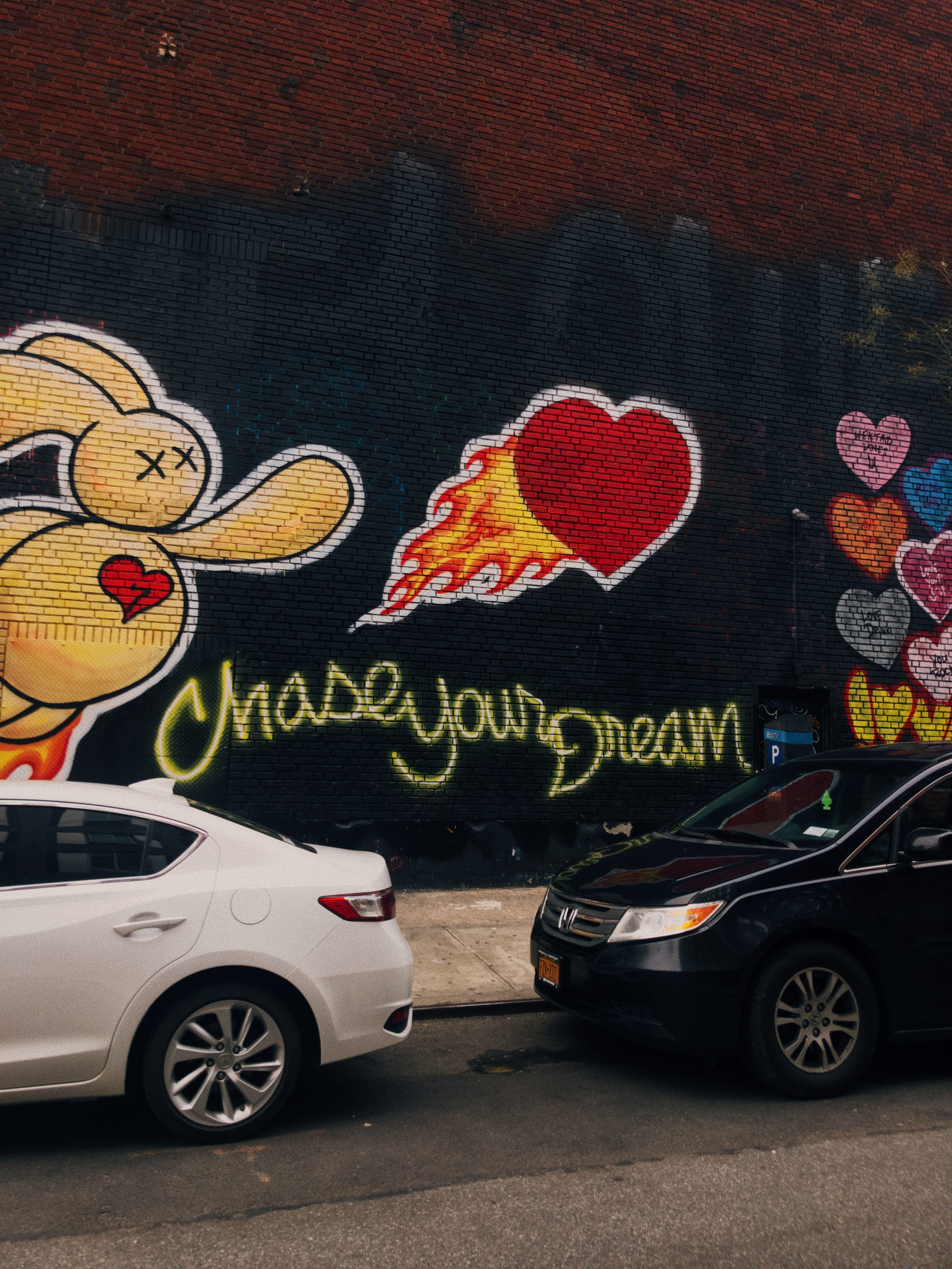 transportation, cursive, city, red, artist, bear, text, western script, painting, art and craft, building exterior, mode of transportation, wall, street art, Phone HD Wallpaper