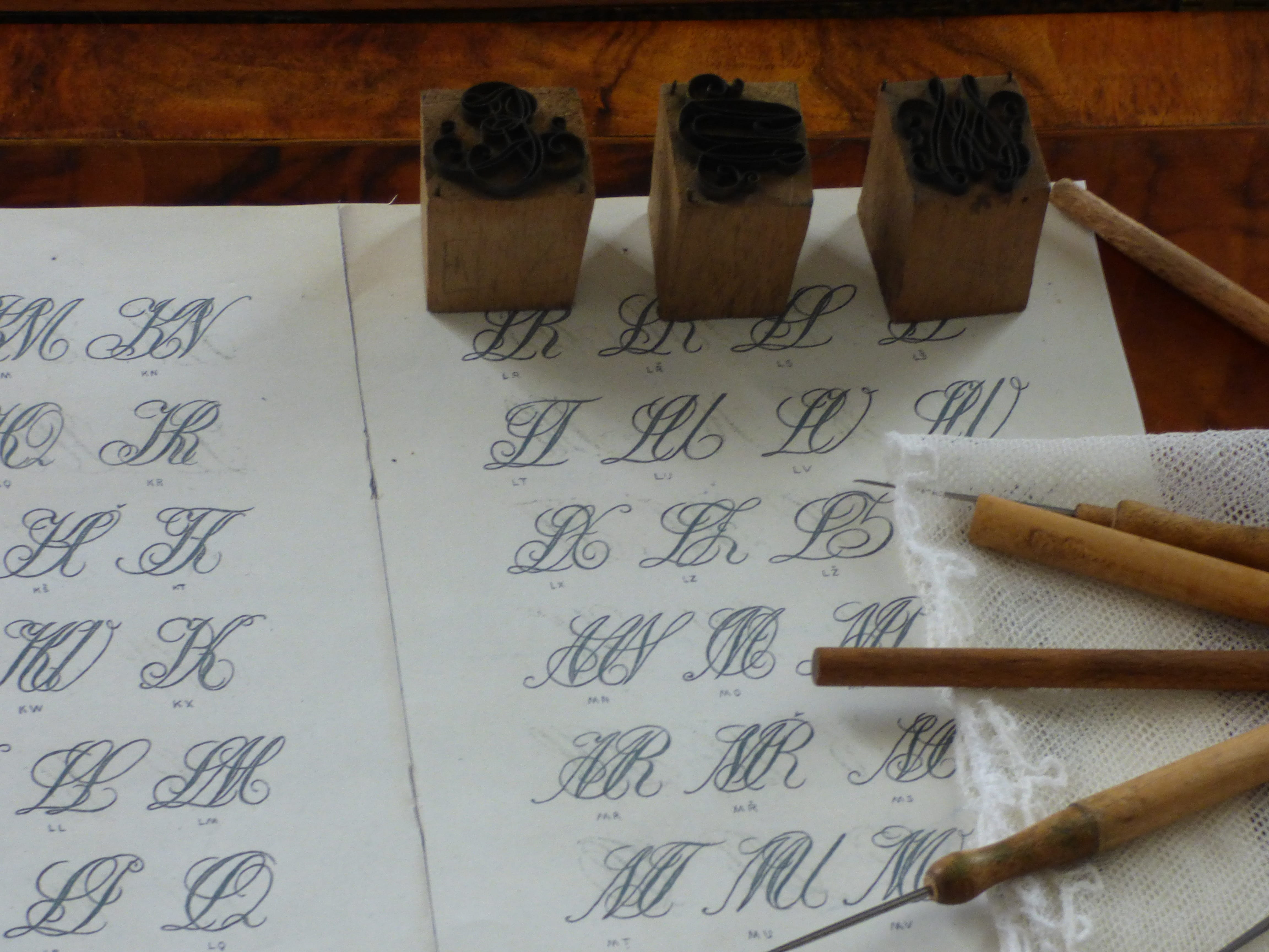 ink, close-up, indoors, studio shot, group of objects, writing, Cutting, pen, still life, school, handwriting, wood - material, message, education, Inkwell, HD Wallpaper