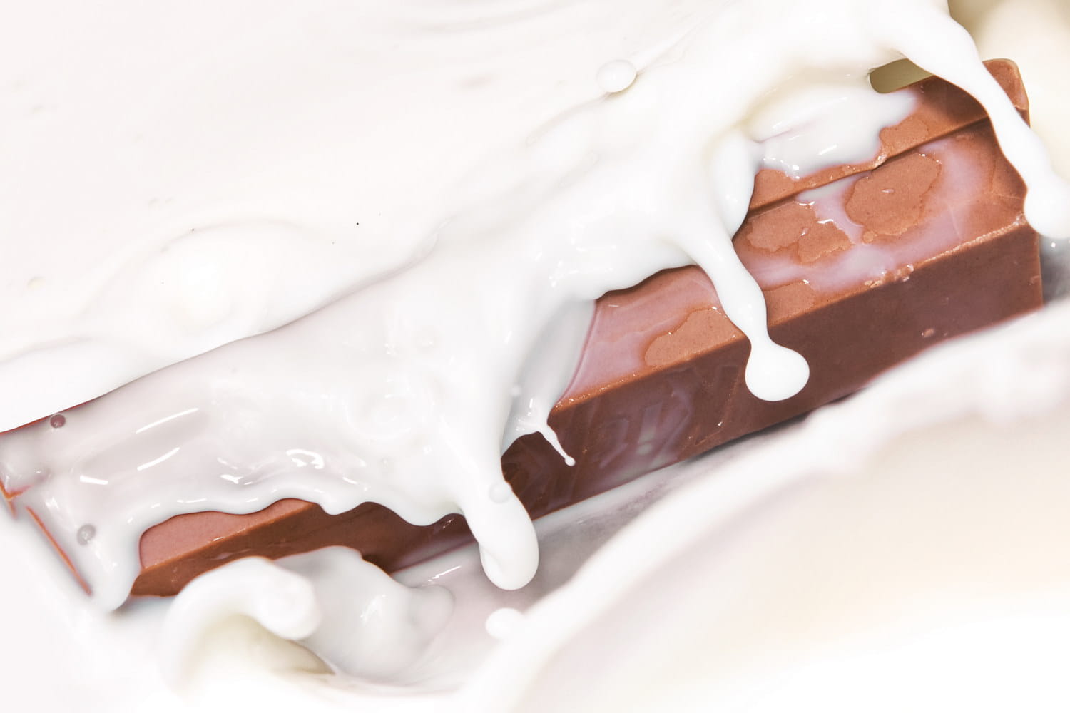 dessert, dairy product, kitkat, indulgence, milk, cream, tasty, flowing, liquid, health, food and drink, choco, drop, macro, product, falling, white, white color, HD Wallpaper