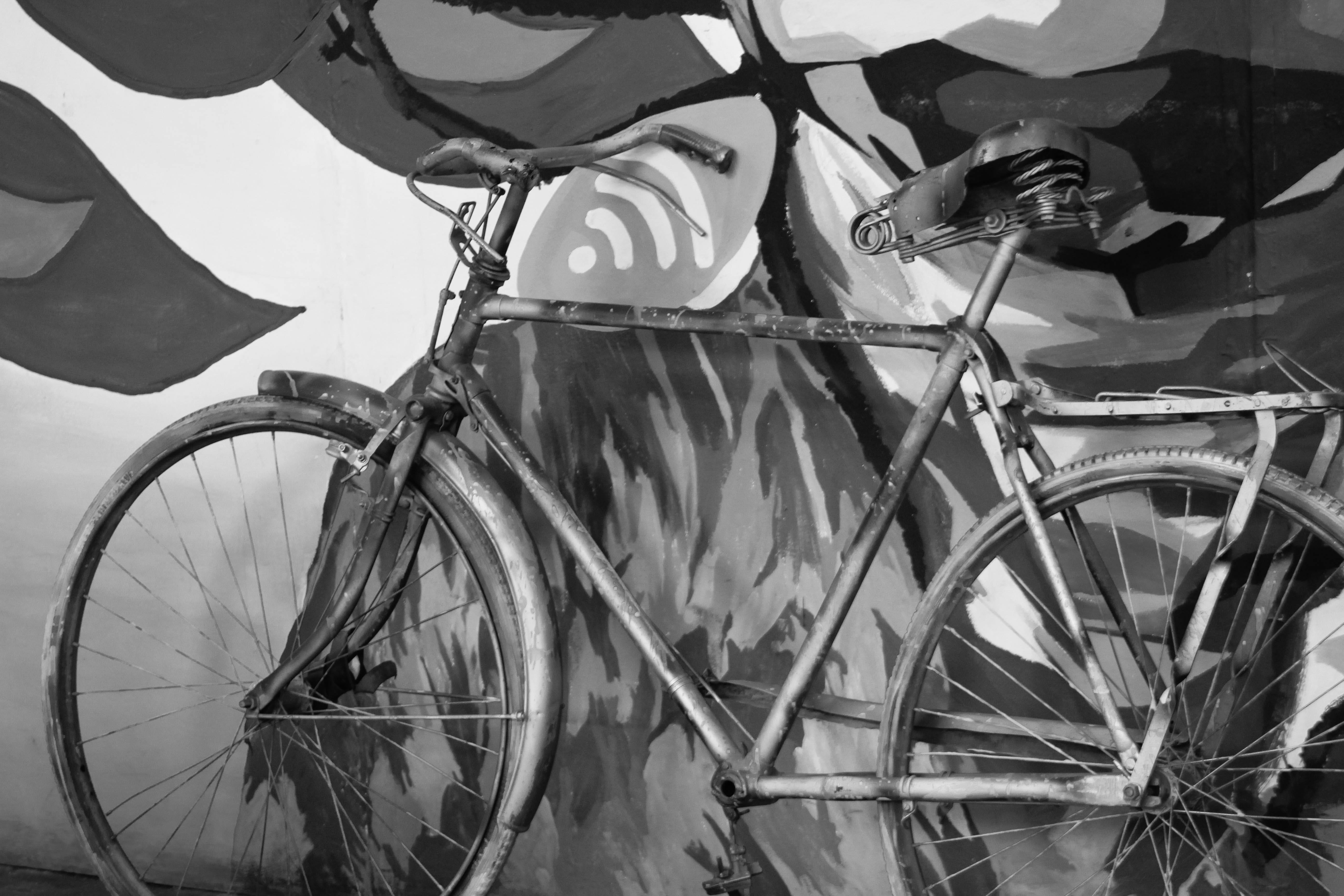 nature, transport, land vehicle, mode of transportation, spoke, helmet, harare, black and white, travel, parking, street, wheel, stationary, bike, art, HD Wallpaper