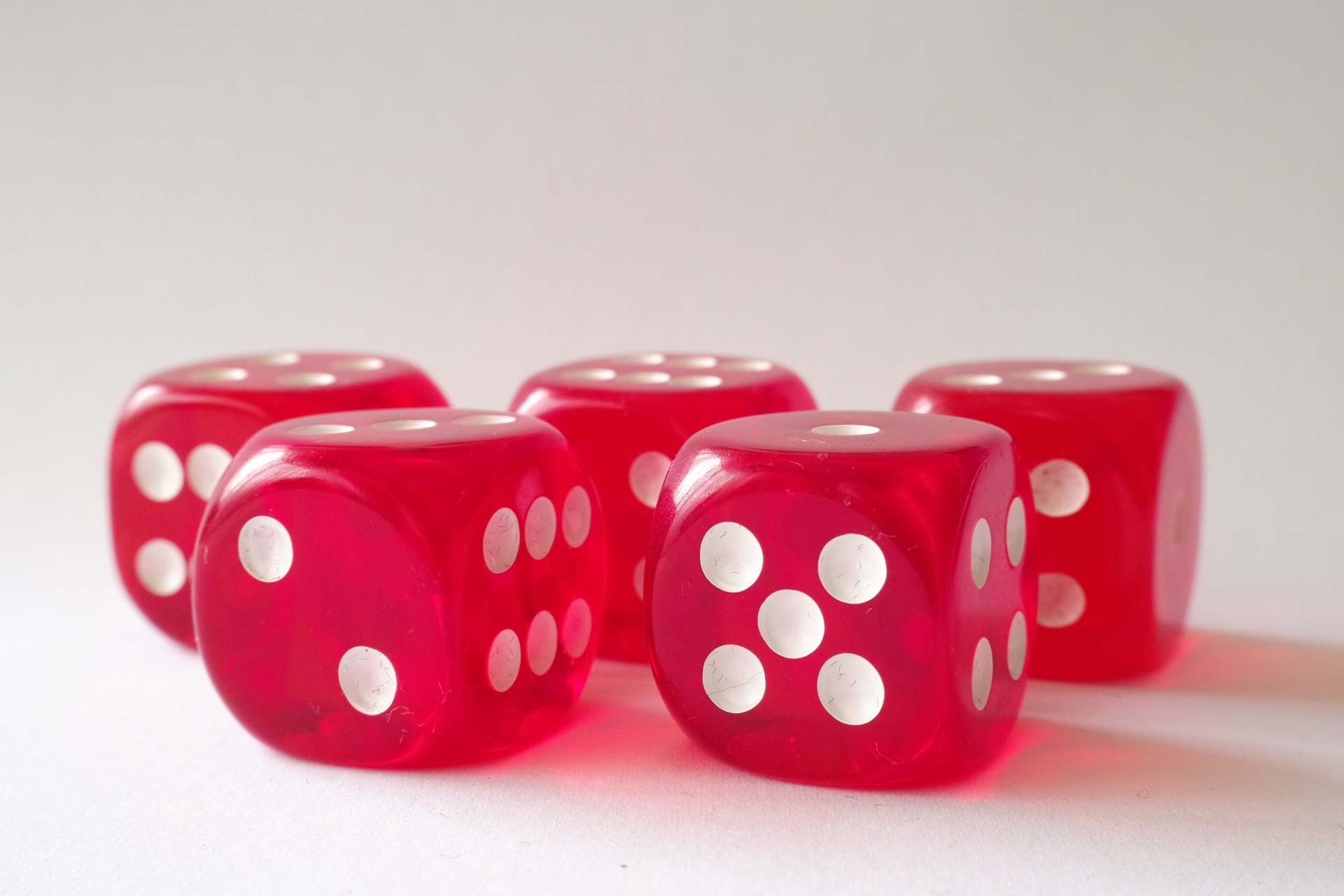 red, 1080P, random, success, polka dot, casino, surface, cubes, cube shape, no people, indoors, group of objects, table, relaxation, game, copy space, HD Wallpaper