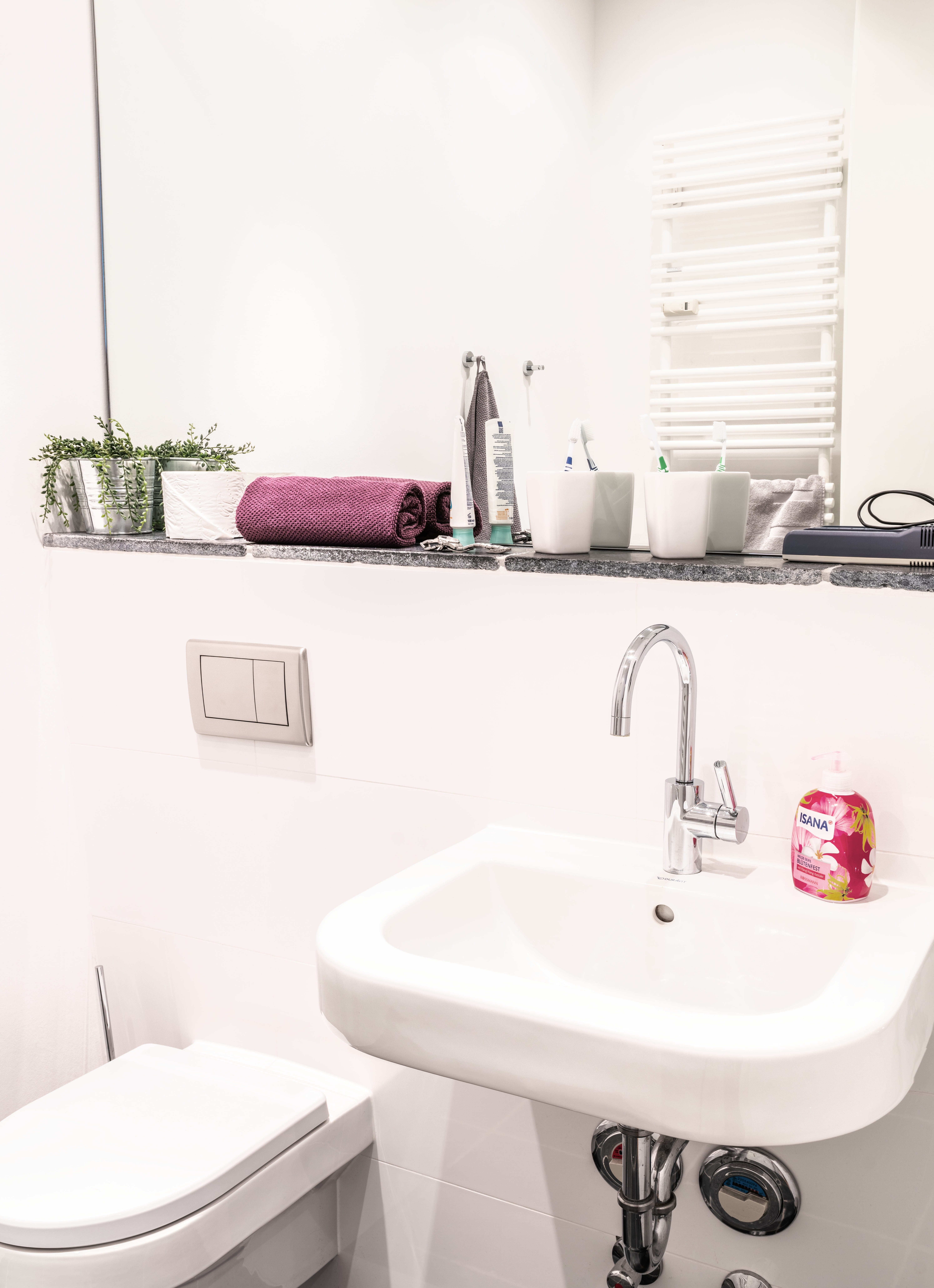 room, home, luxury, reflection, mirror, domestic bathroom, white color, towel, sink, no people, container, home interior, apartment, wash bowl, interior design, Phone HD Wallpaper