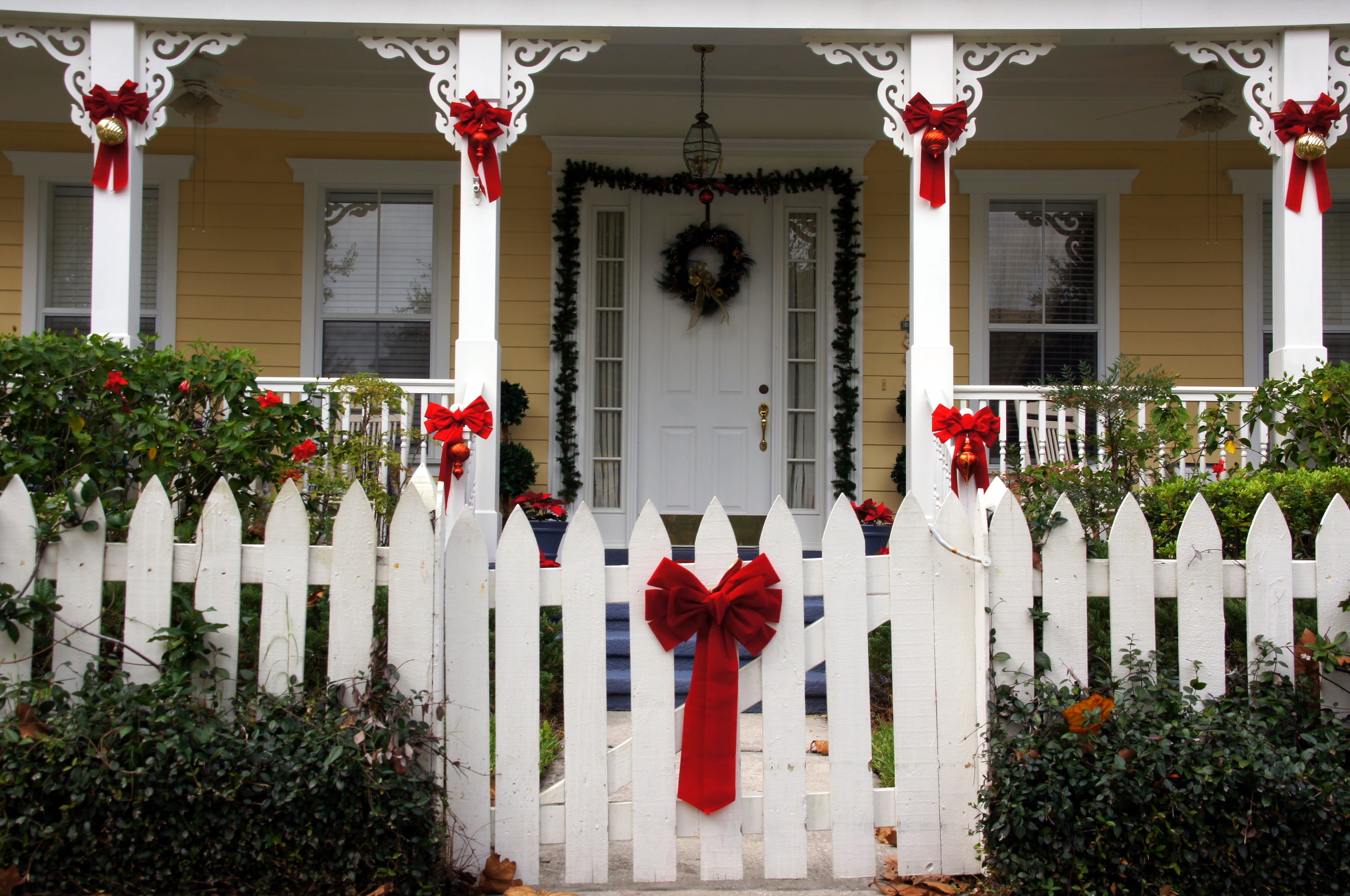 day, barrier, white, red, plant, no people, Planned City, Place, holiday - event, architectural column, entrance, nature, Florida, christmas, built structure, HD Wallpaper