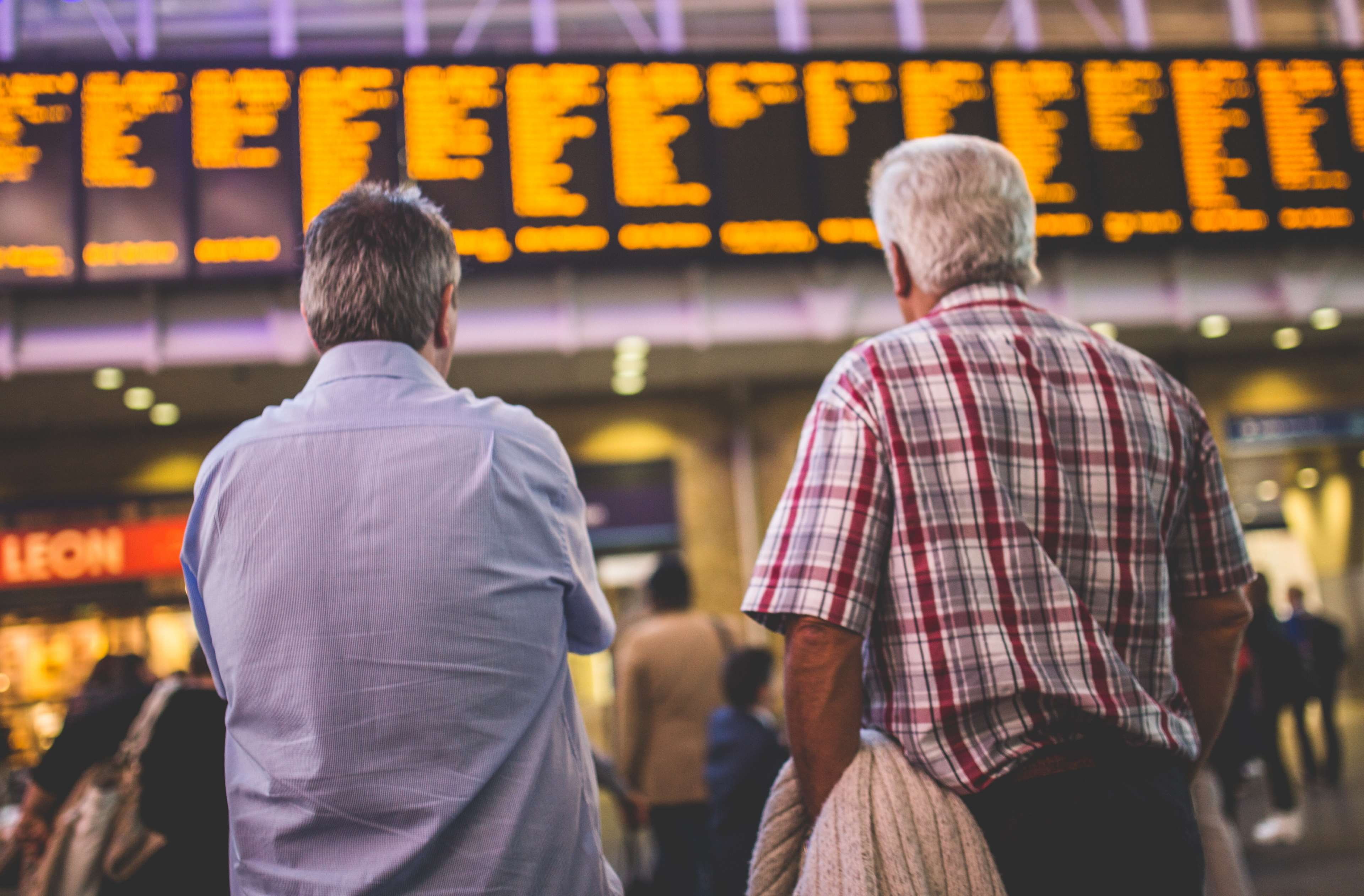 kings cross, men, coworker, persons, collar, businessmen, business, mature men, crowd, passengers, arrivals, three quarter length, departures, standing, HD Wallpaper