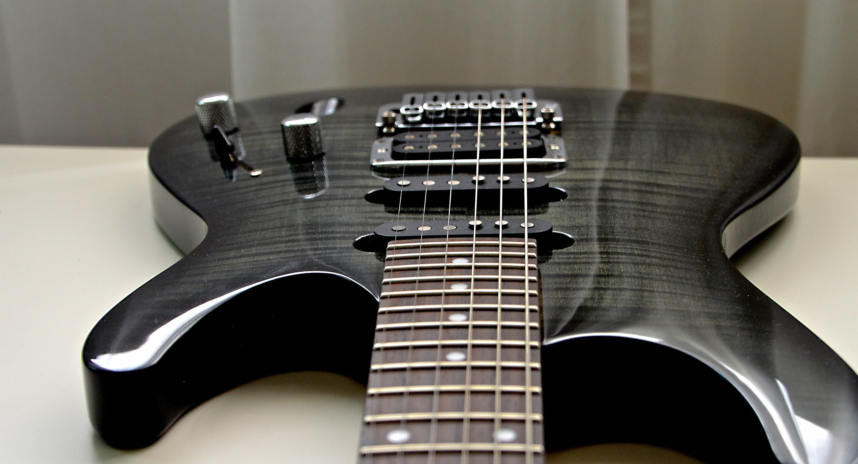 music, musical instrument string, selective focus, musical instrument, electric guitar, arts culture and entertainment, rock music, focus on foreground, HD Wallpaper