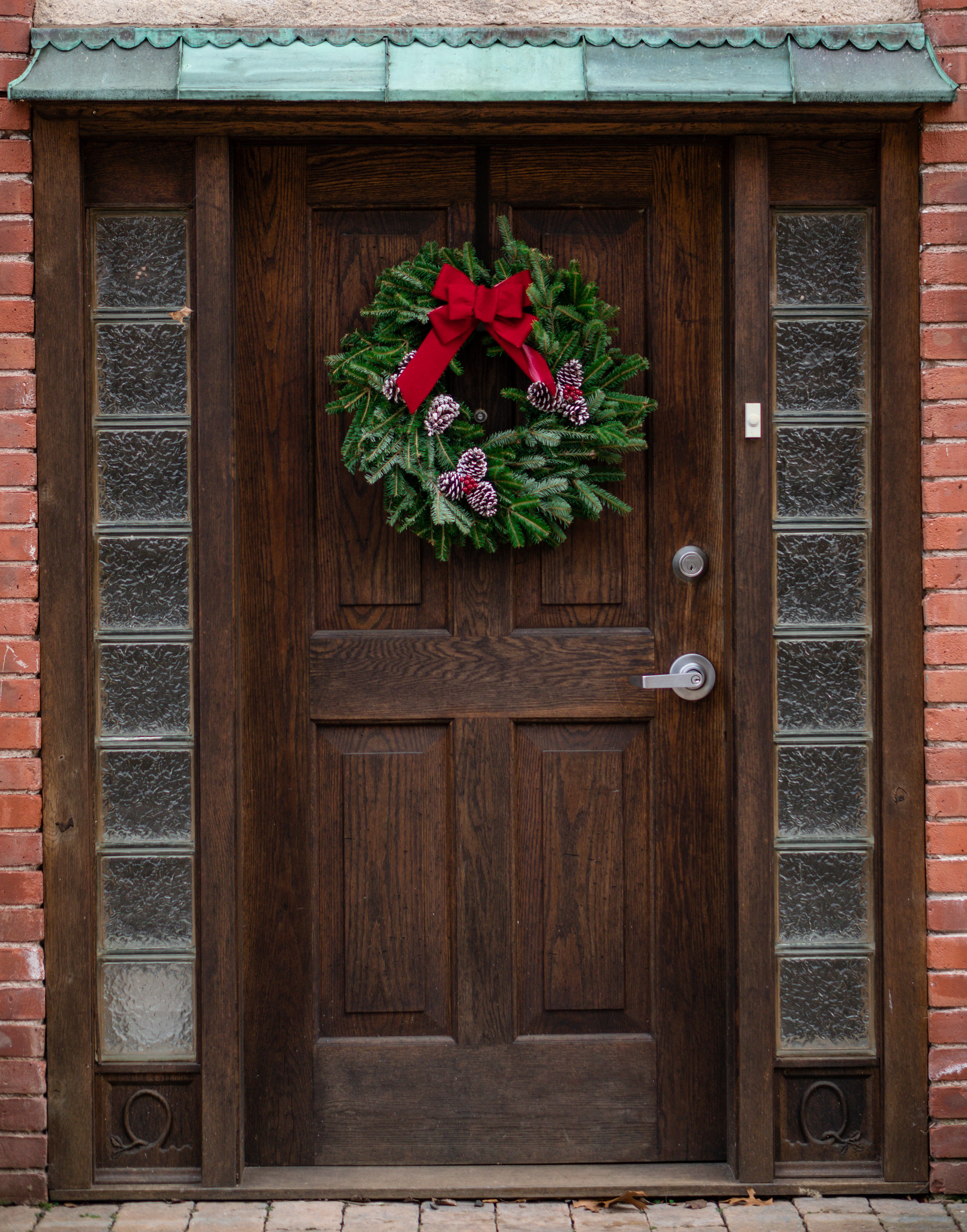 protection, building exterior, brown, pine cone, festive, holiday tradition, building, entrance, meriden, pine needle, flower, meriden linear trail, glass, Phone HD Wallpaper