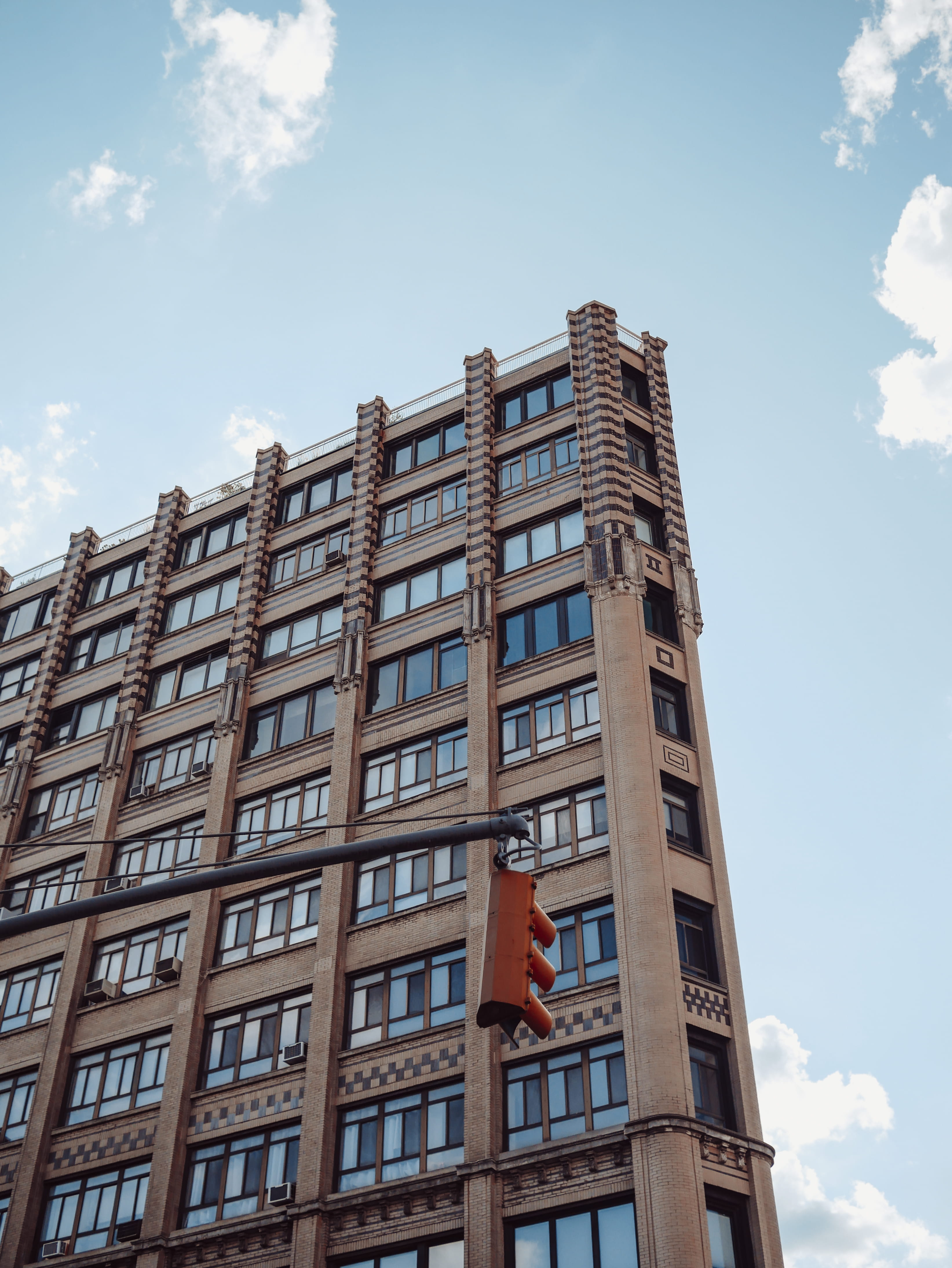 in a row, court, no people, skyscraper, window, housing, nature, view, united states, building, low angle view, highrise, outdoors, urban, worms, high rise, Phone HD Wallpaper