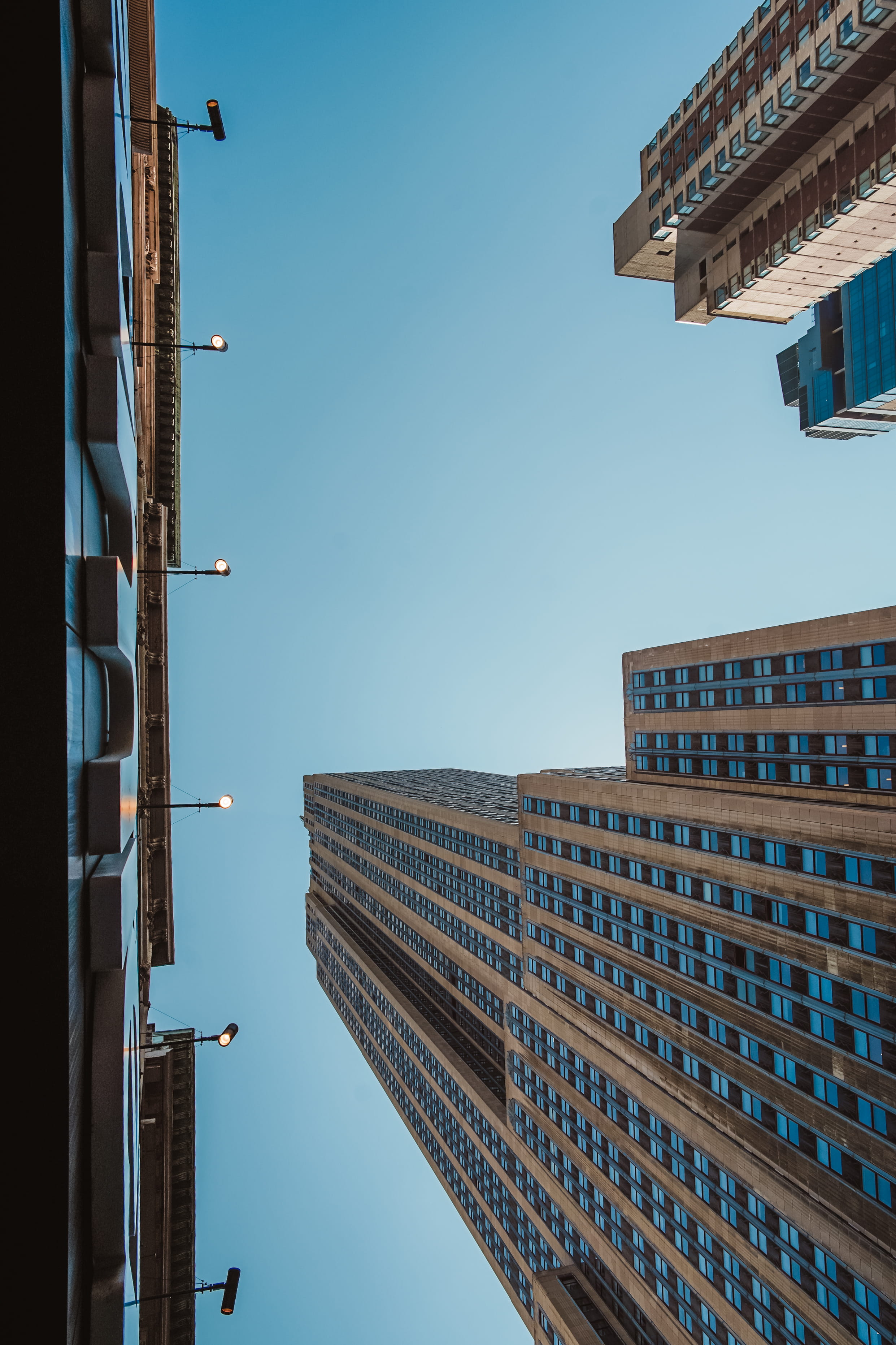 sunlight, nature, urban, low, sky, office, awning, united states, blue, buildings, no people, city, photography, office building, architecture, convention center, Phone HD Wallpaper
