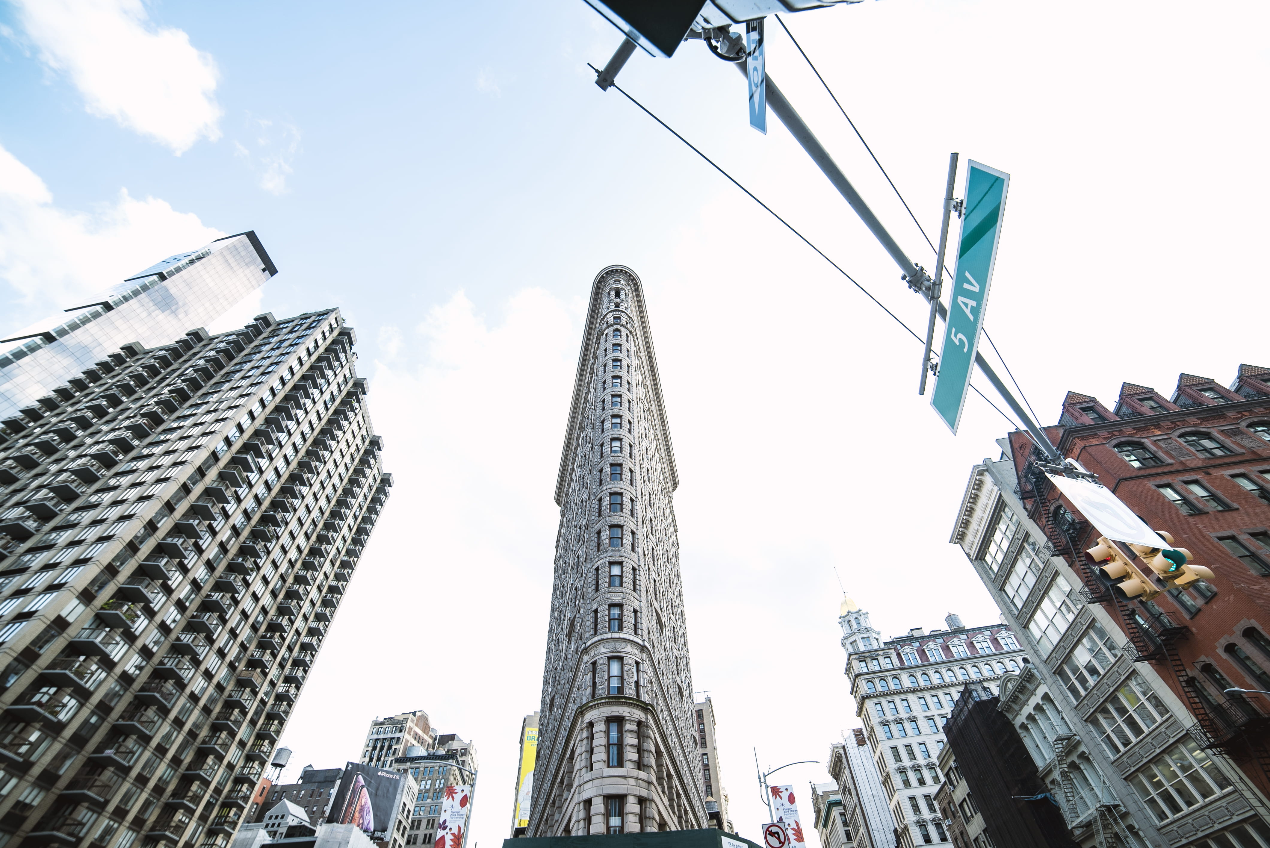sky, housing, rise, white, financial district, street sign, outdoors, town, tower, ground, travel destinations, built structure, concrete, united states, HD Wallpaper