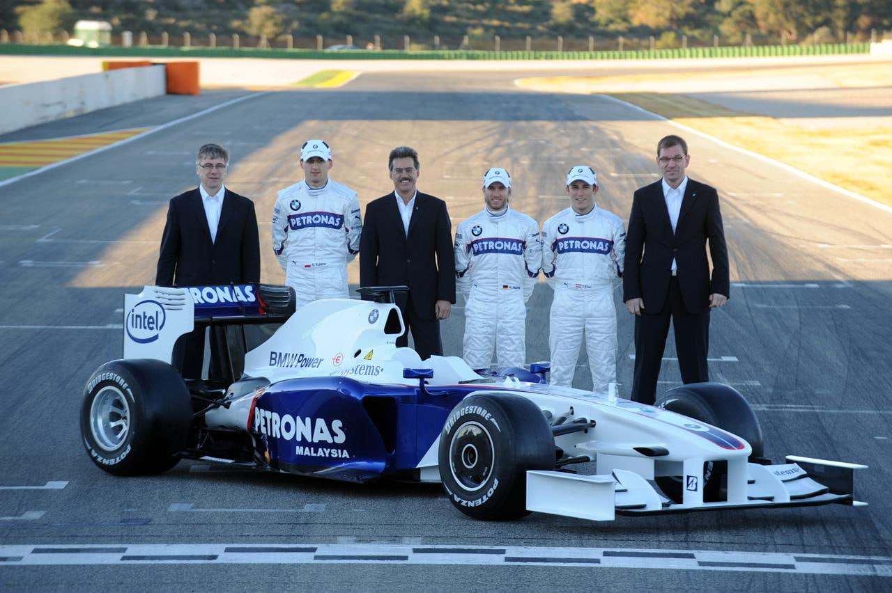 portrait, day, competition, mode of transportation, bmw, road, f, sauber, real people, track and field, teamwork, occupation, sports race, sports track, HD Wallpaper