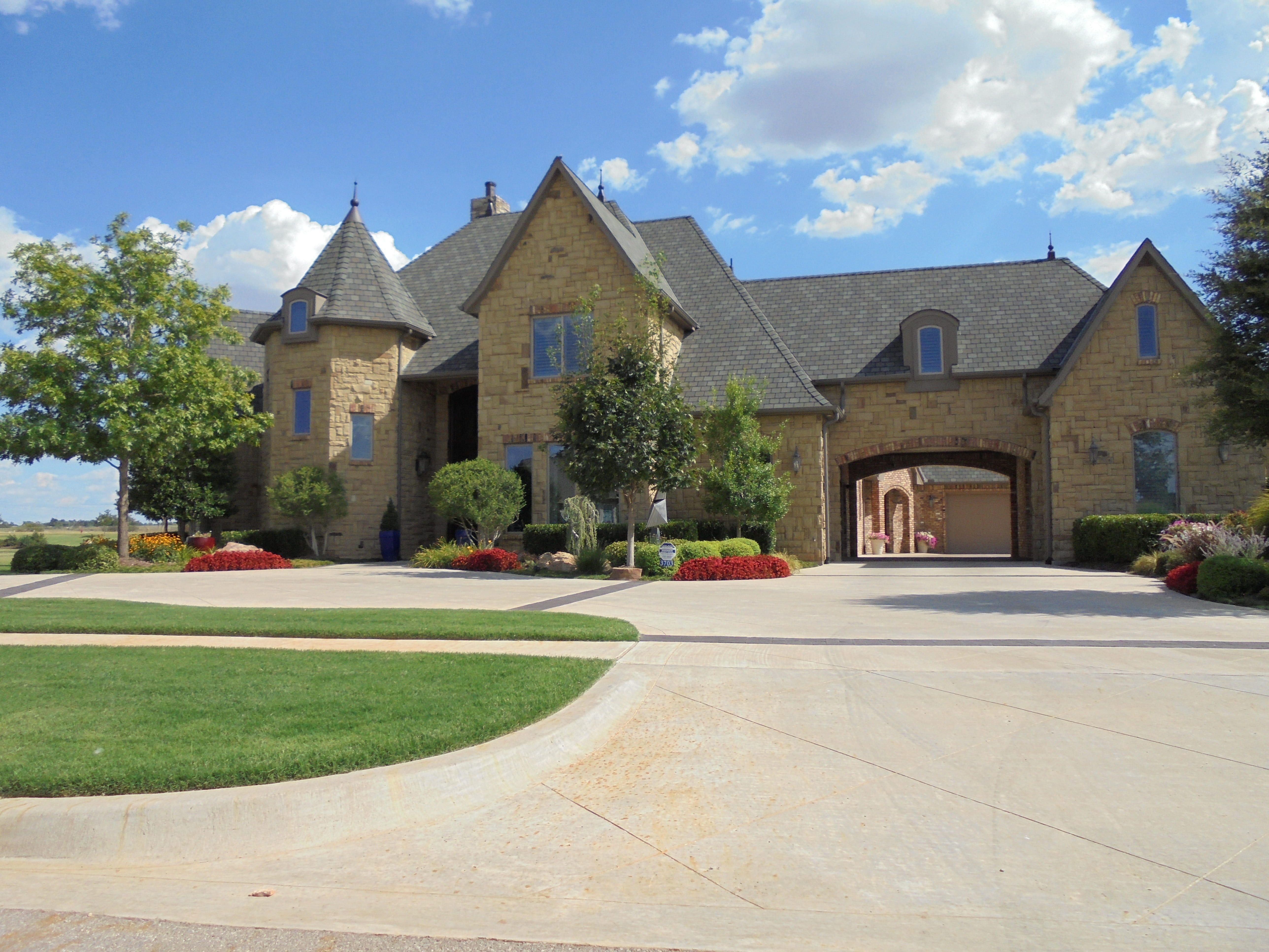 Lake, driveway, housing Development, architecture And Buildings, grass, no People, color Image, lawn, day, plant, homes, suburb, facade, sky, building Exterior, HD Wallpaper