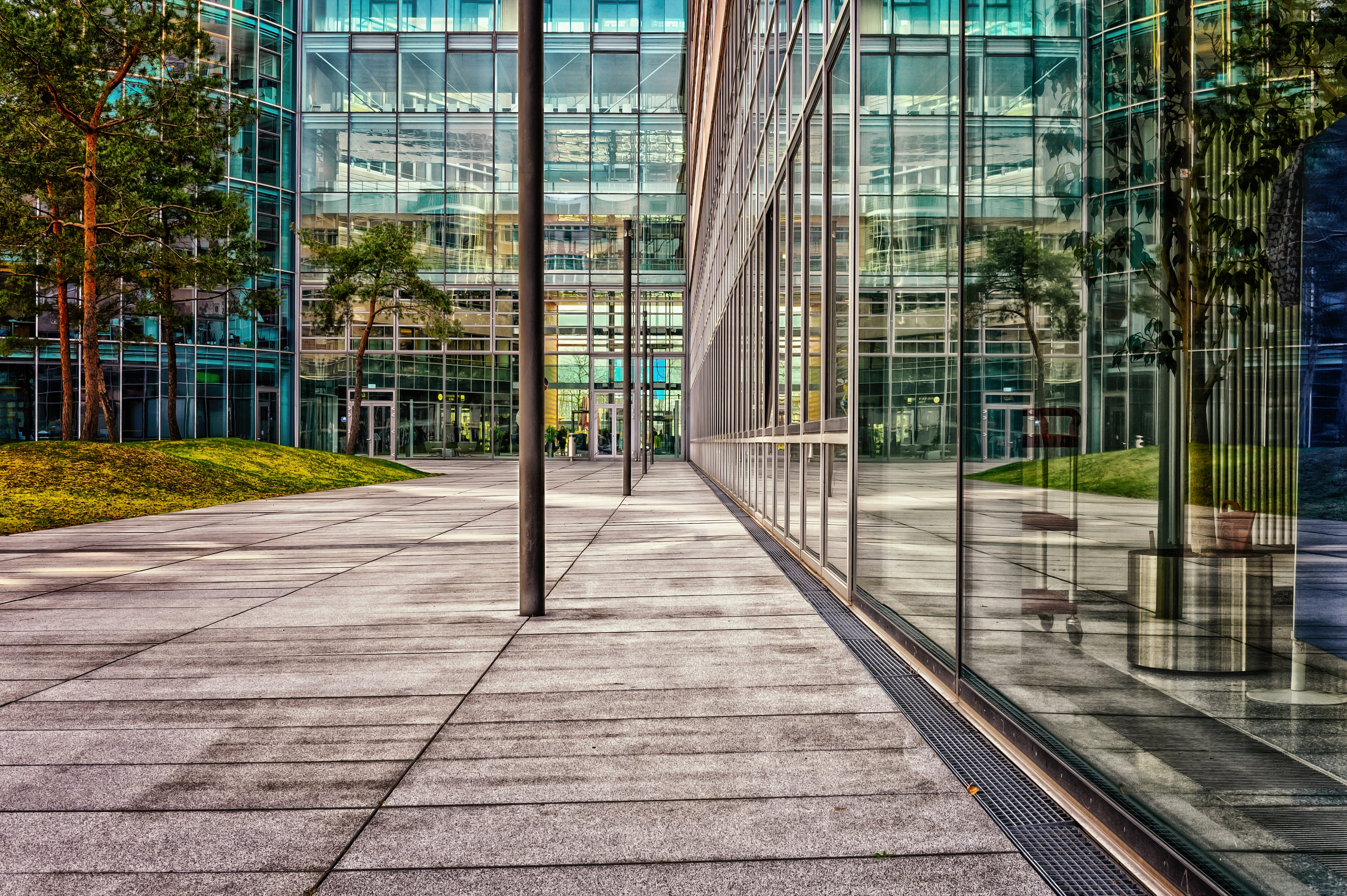 reflection, hof, window, nature, building exterior, facade, outdoors, transportation, exterior, direction, footpath, office building exterior, day, modern, HD Wallpaper