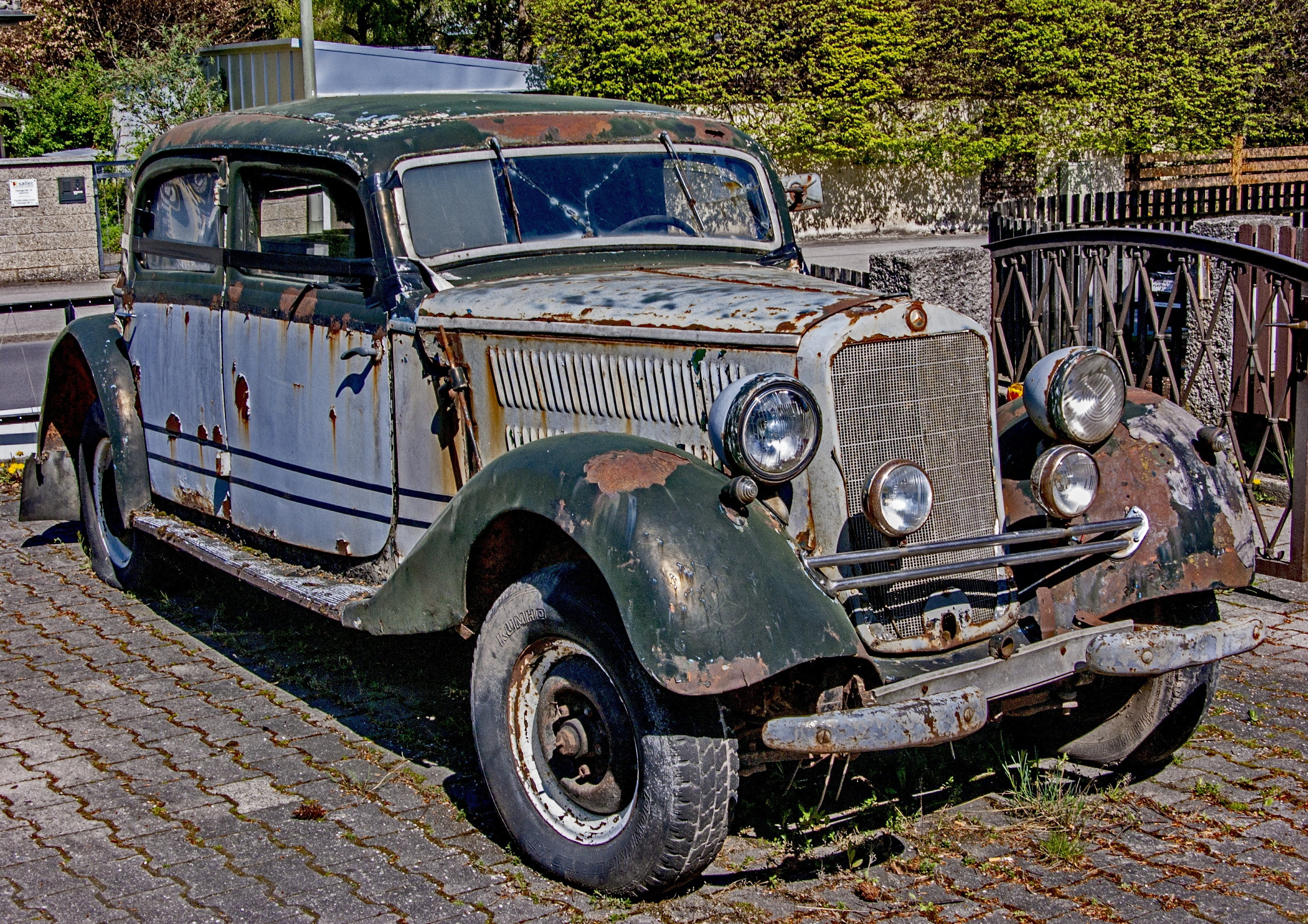 2K, history, vintage car automobile, oldtimer, mode of transportation, junkyard, mercedes benz, auto, stationary, mercedes, run-down, classic, metal, outdoors, HD Wallpaper